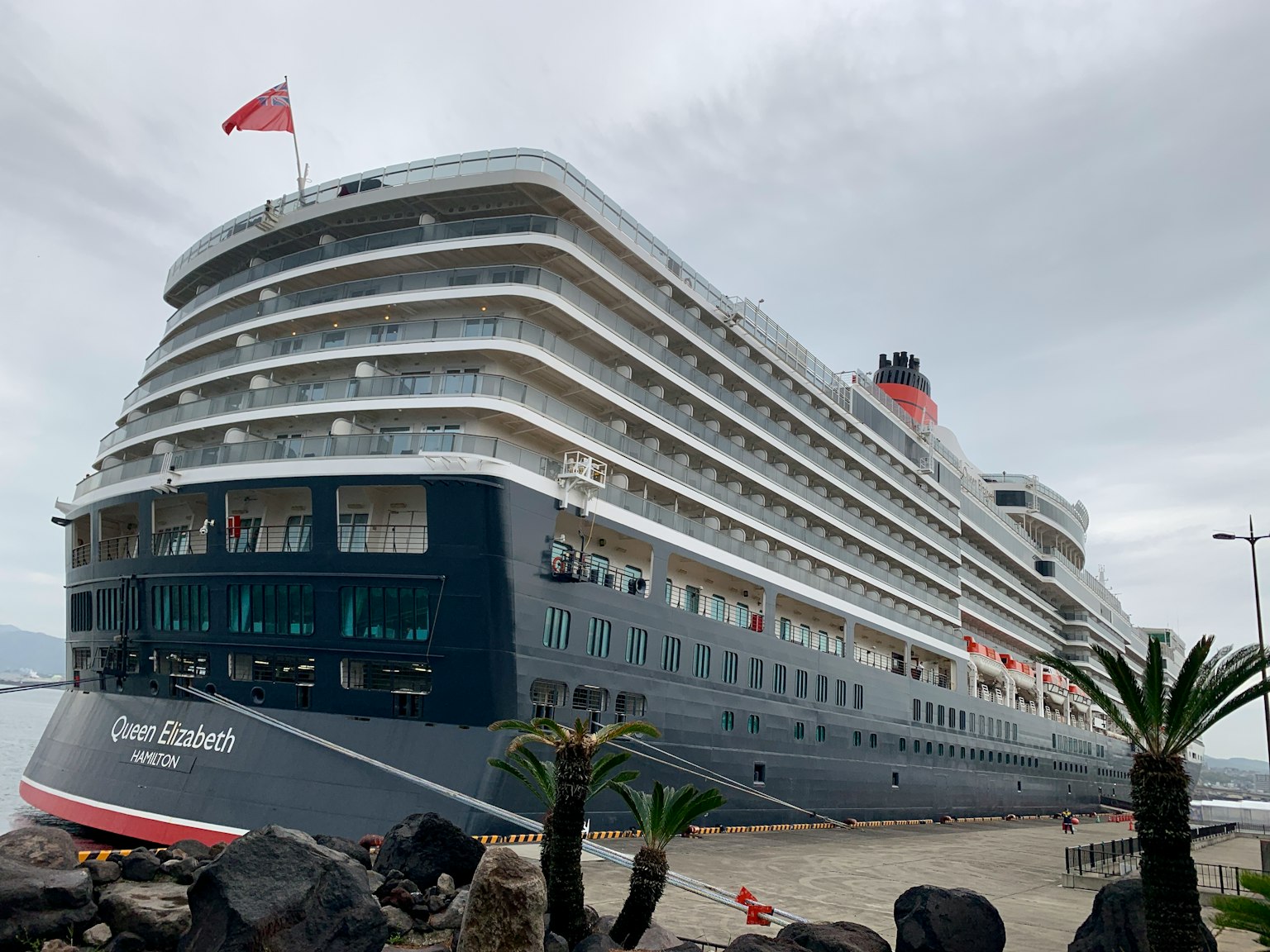 เรือสำราญ Grand Princess จอดอยู่ที่ท่าเรือ