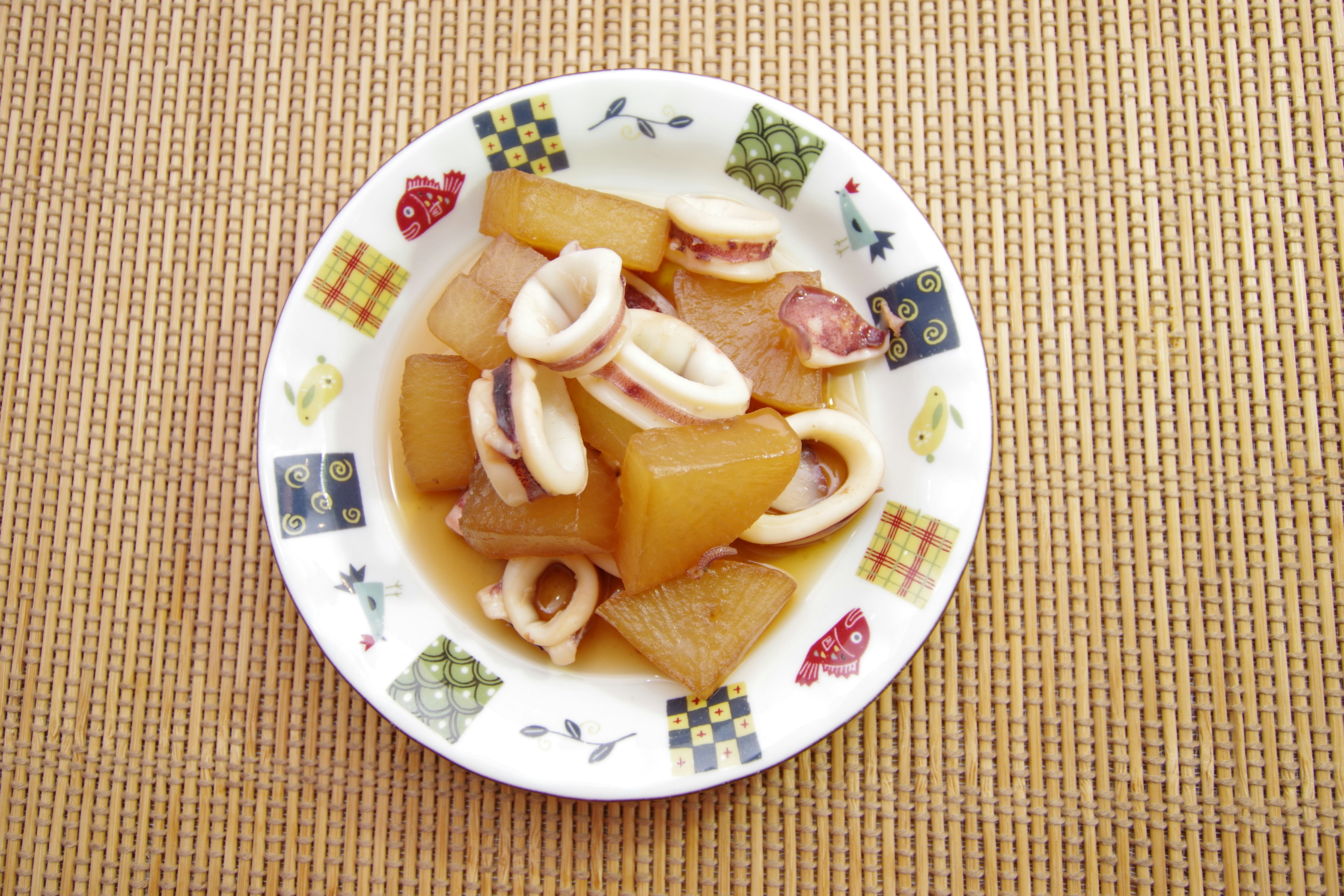 plate of onions and bacon