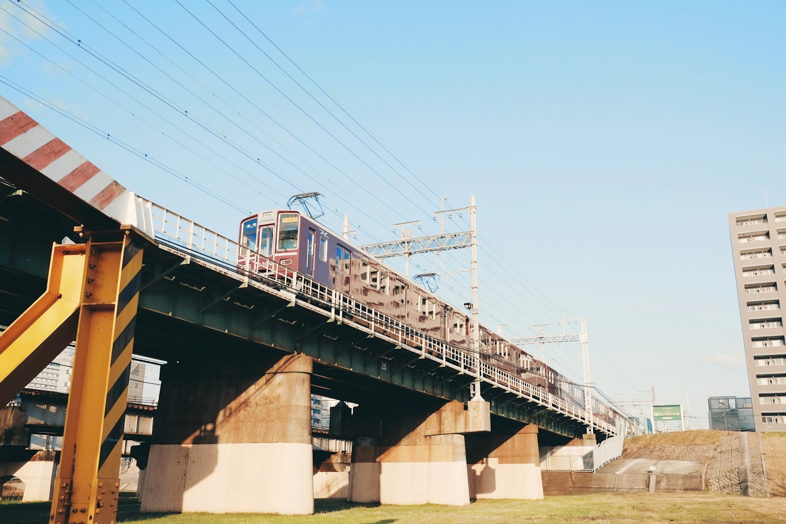 An elevated train running under a blue sky