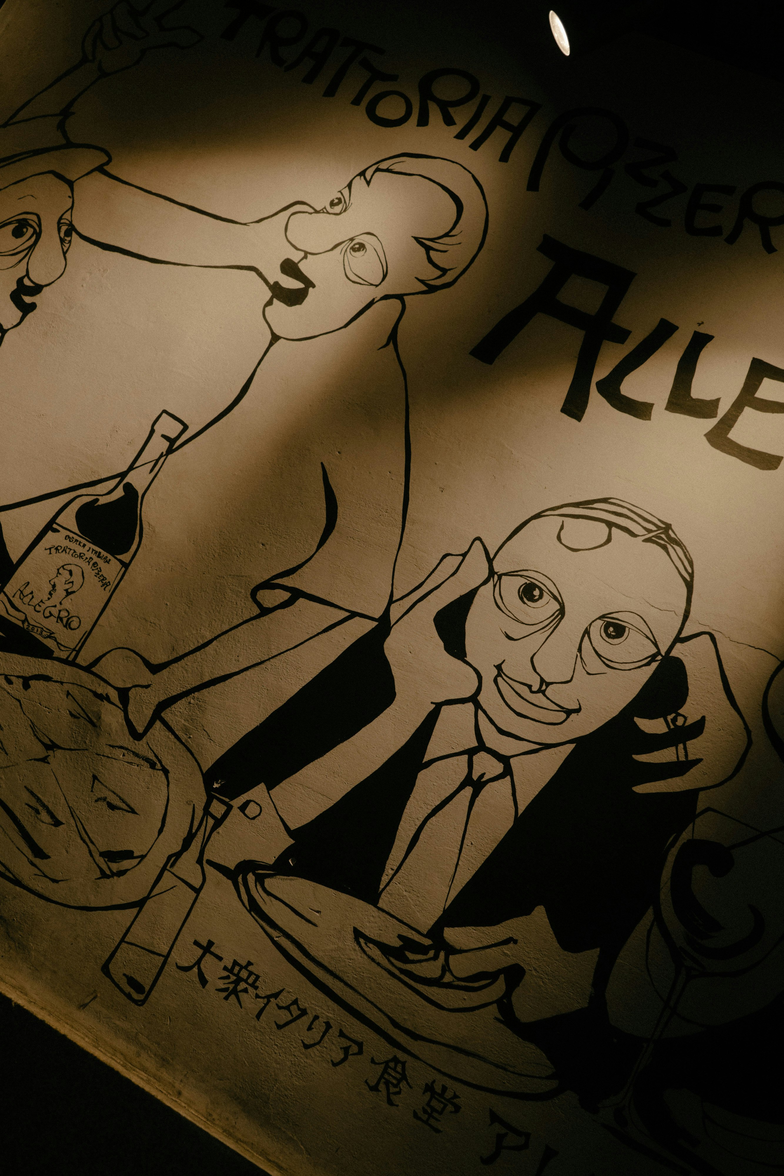 illustration de personnages dessinée à la main sur une enseigne