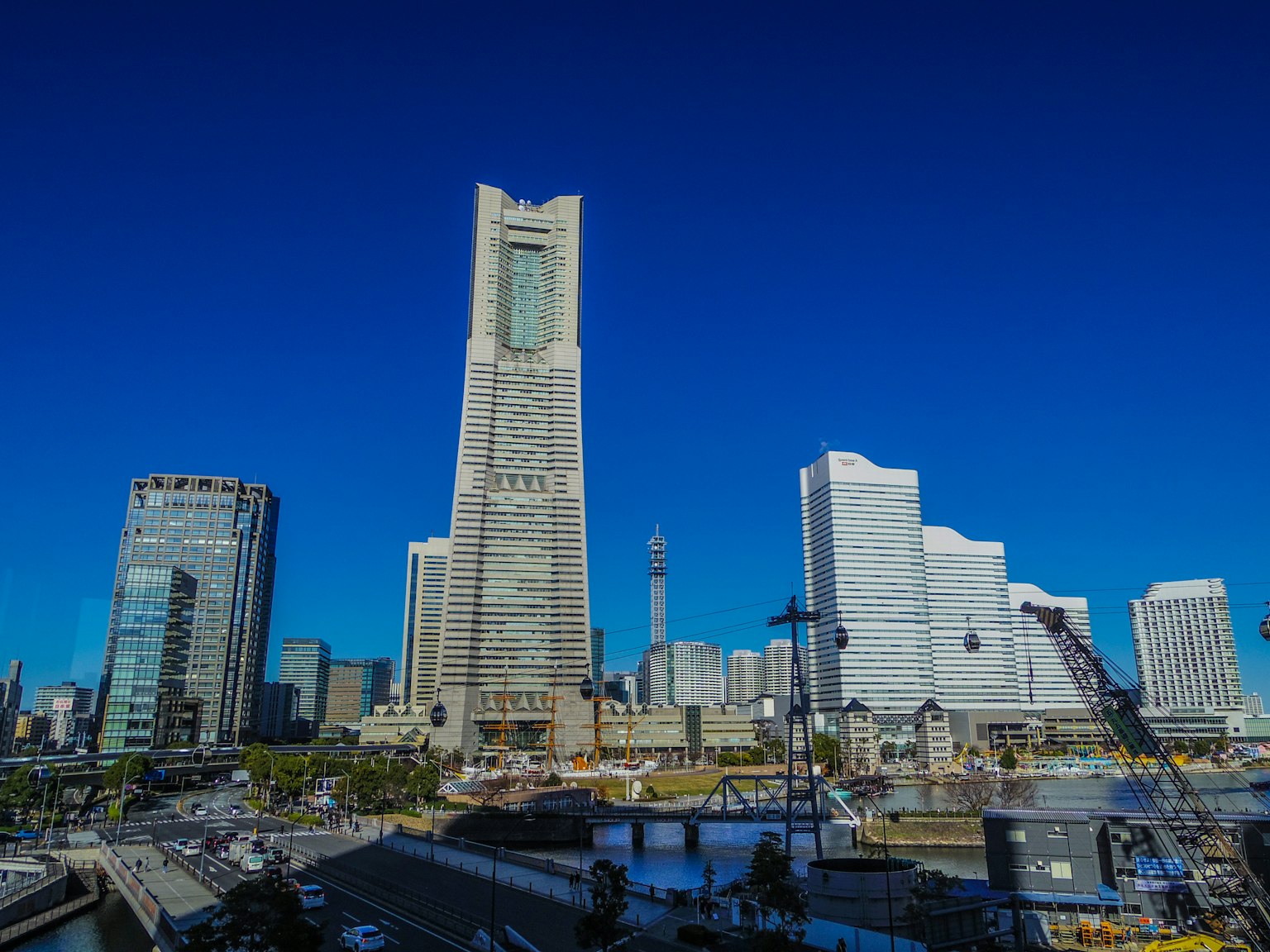 Skyline de Yokohama avec la Tour Landmark et des bâtiments modernes
