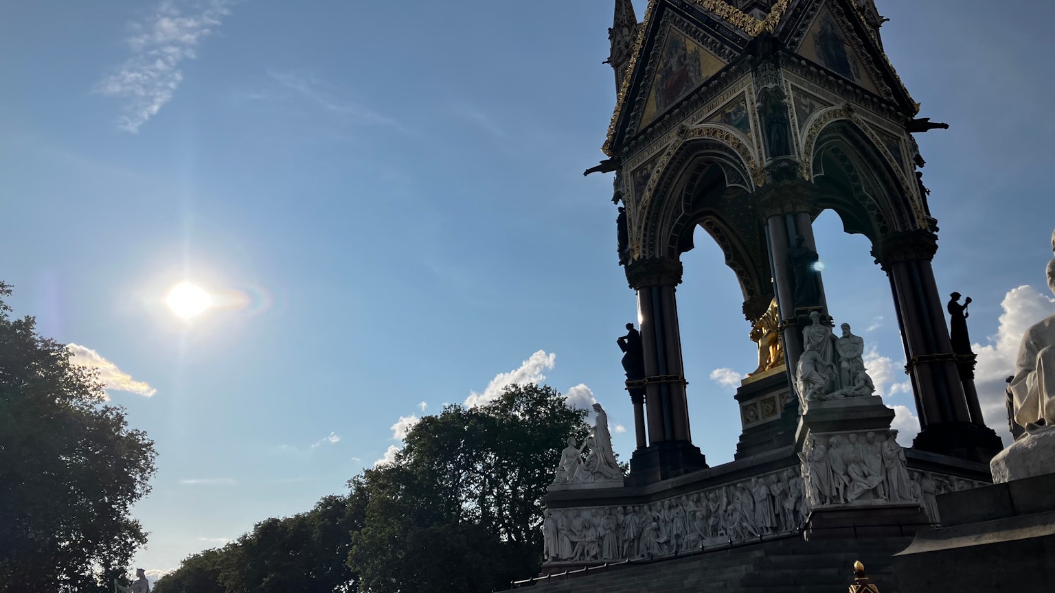 Albert Memorial under a clear blue sky