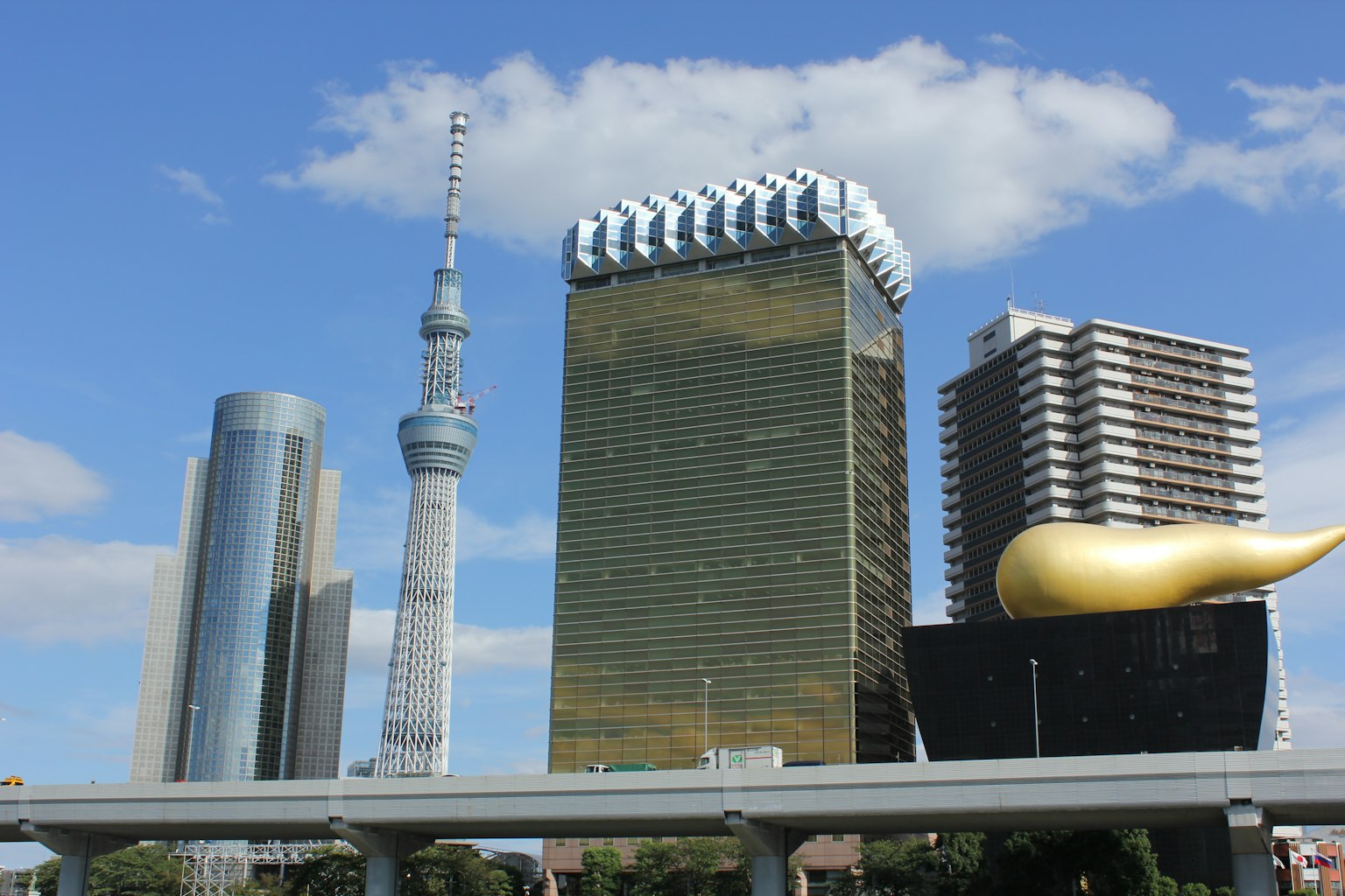 Vista de la Tokyo Skytree y la sede de Asahi Beer