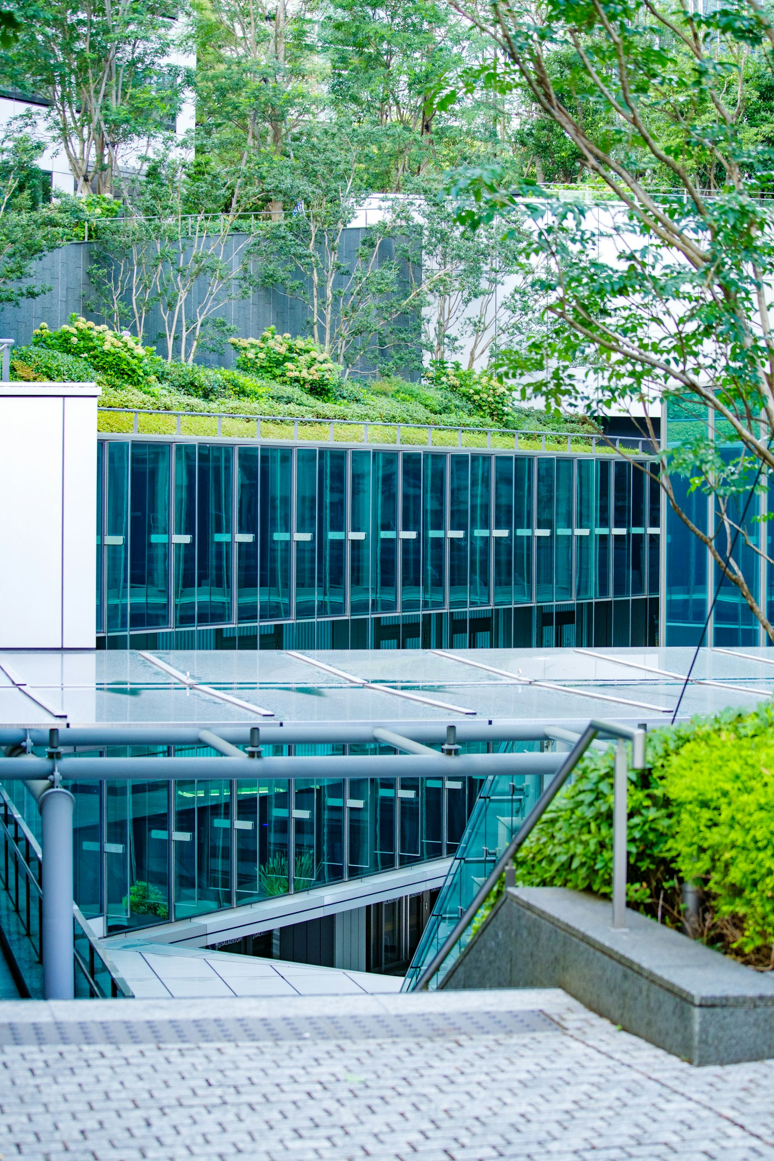 ๋
น์ ์ฅ์ ์ ์์ด ์๋ ํ๋์ ์ธ ๊ฑด๋ฌผ ์ธ๊ด