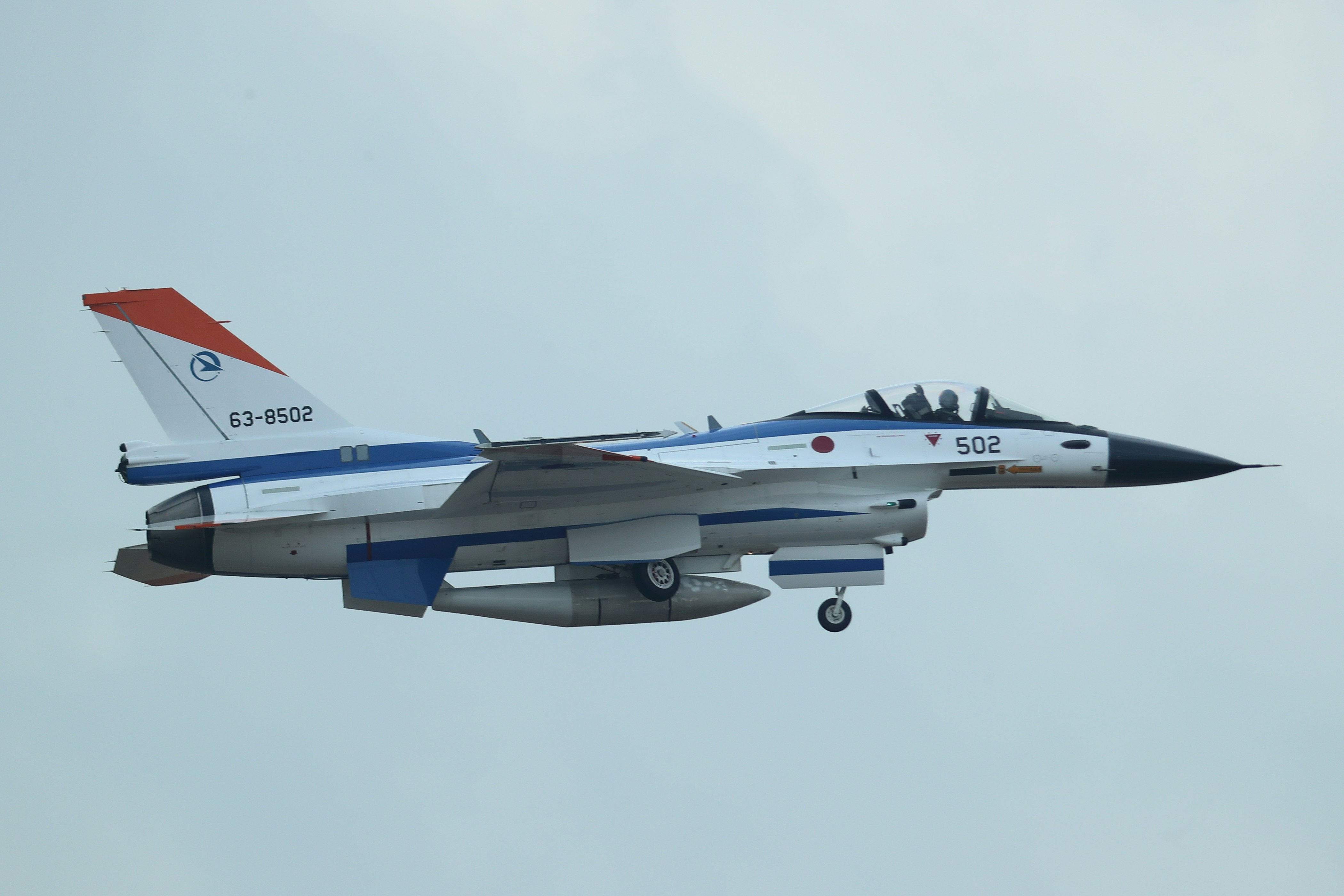空中飛行的戰鬥機