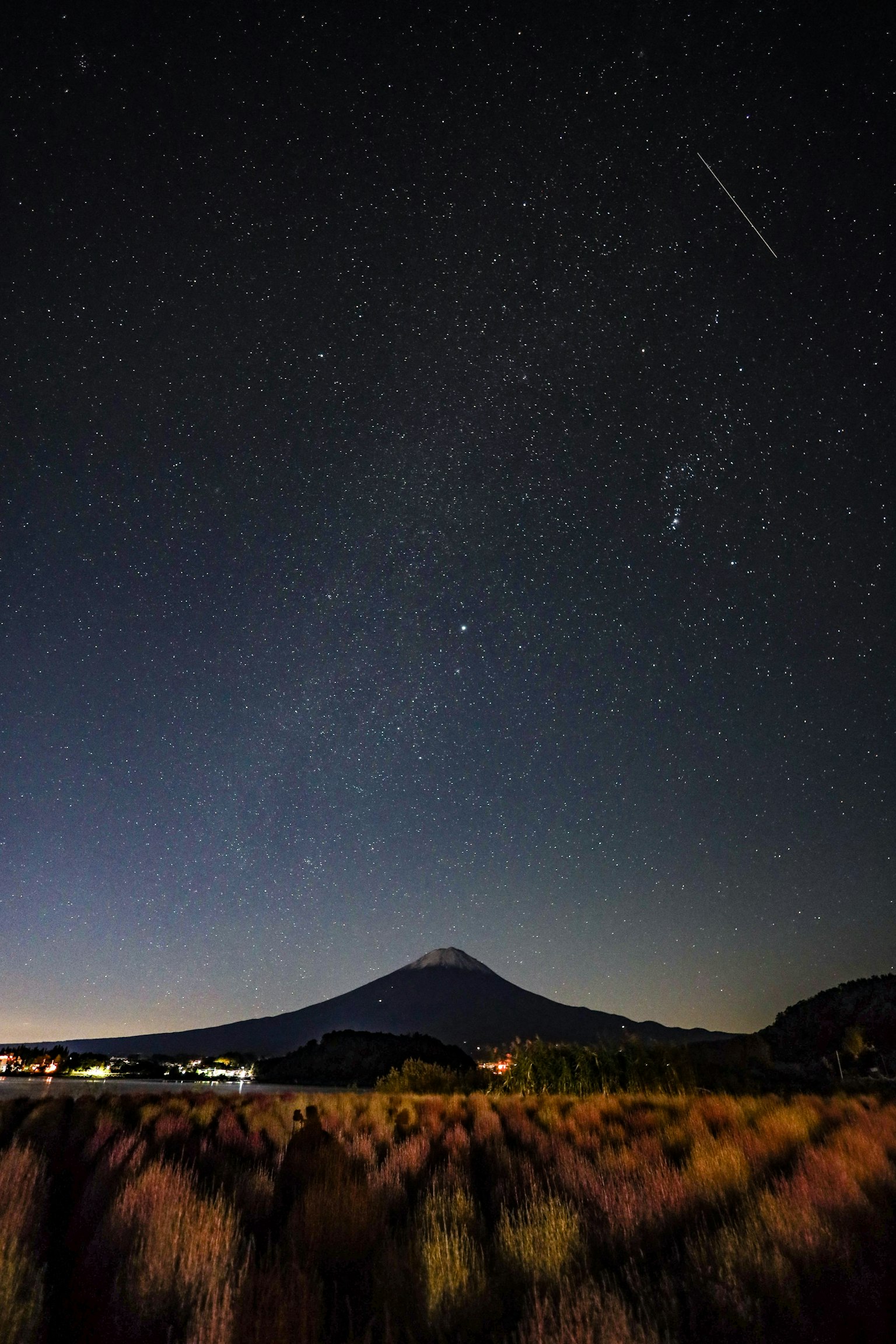 星空下的富士山夜景