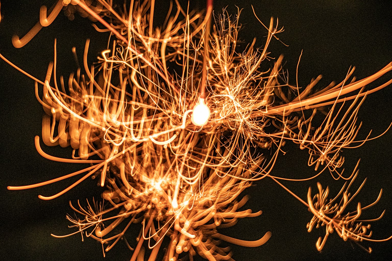 Sparkling light display resembling fireworks