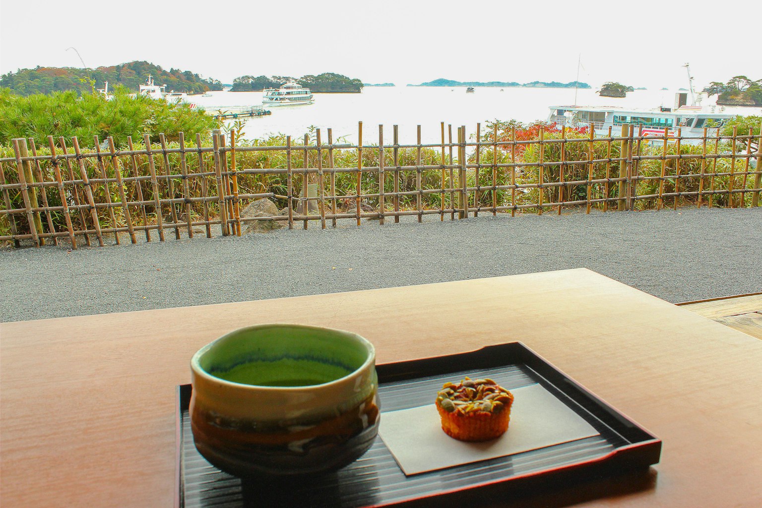 海景下的抹茶與傳統日本甜點