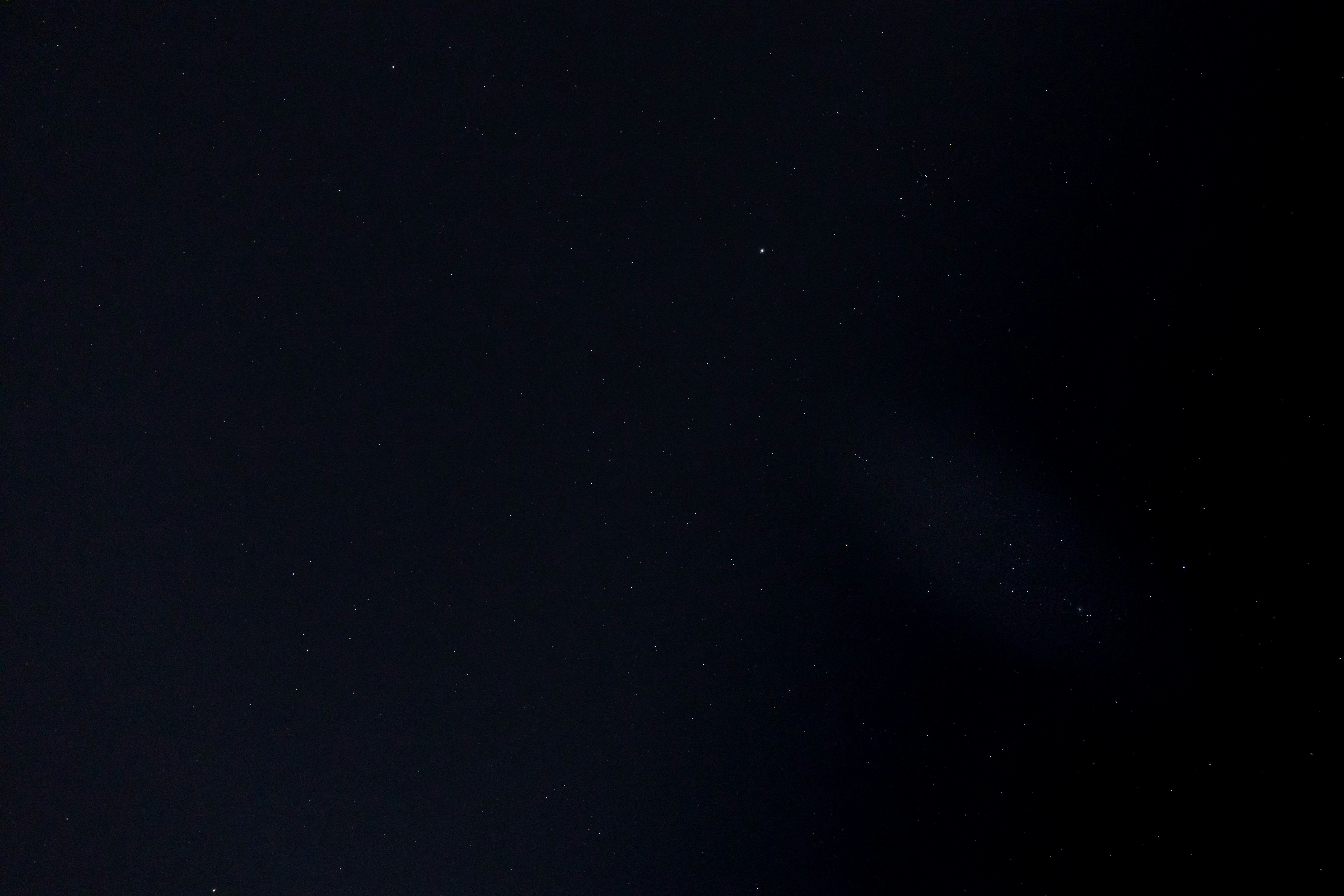 夜空に広がる星の瞬き