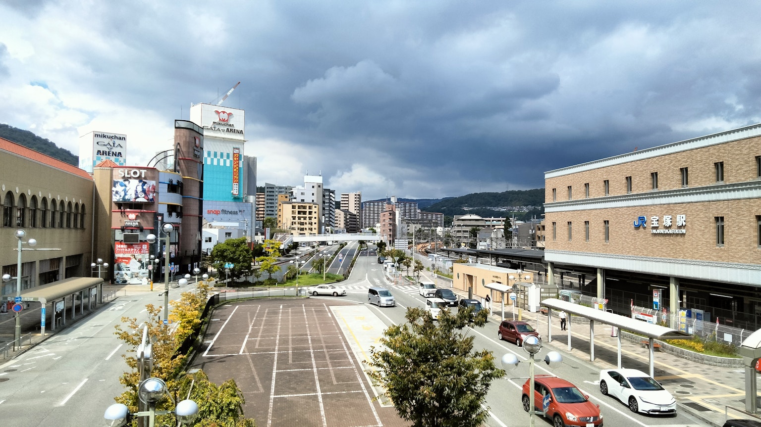 Cityscape with cloudy sky featuring traffic and buildings