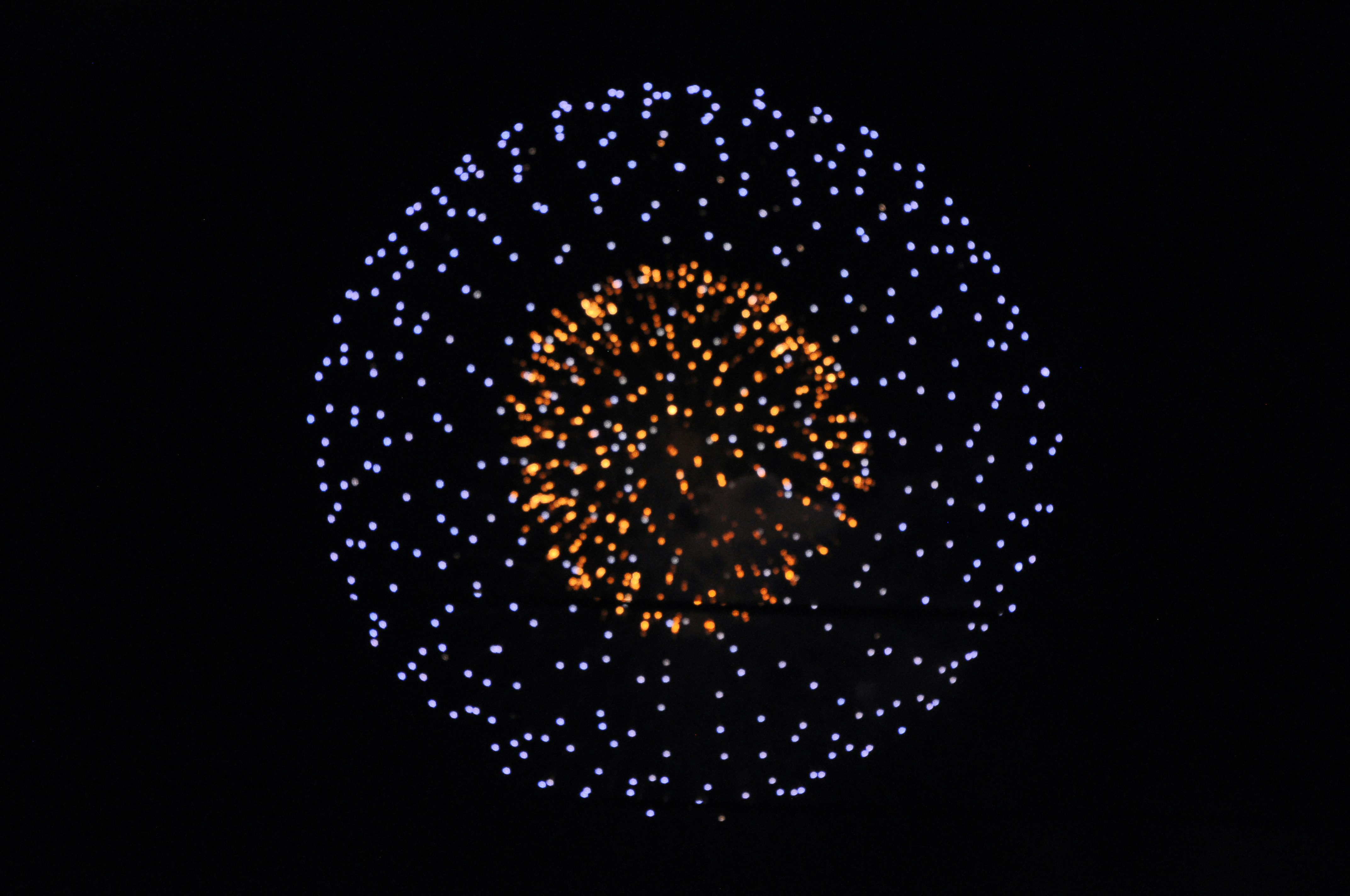 arte esférica de partículas luminosas sobre fondo negro