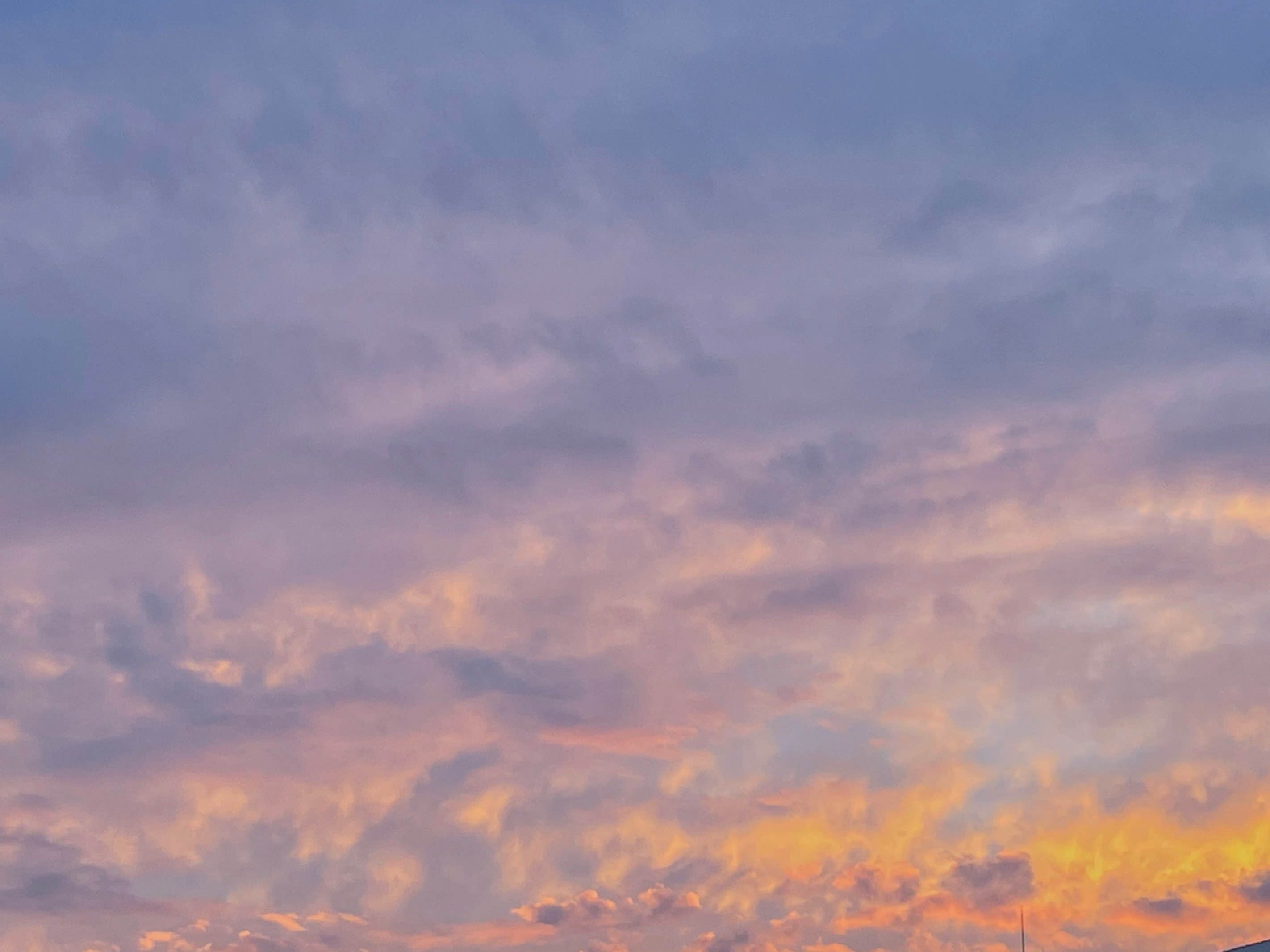 nuvole al tramonto nel cielo