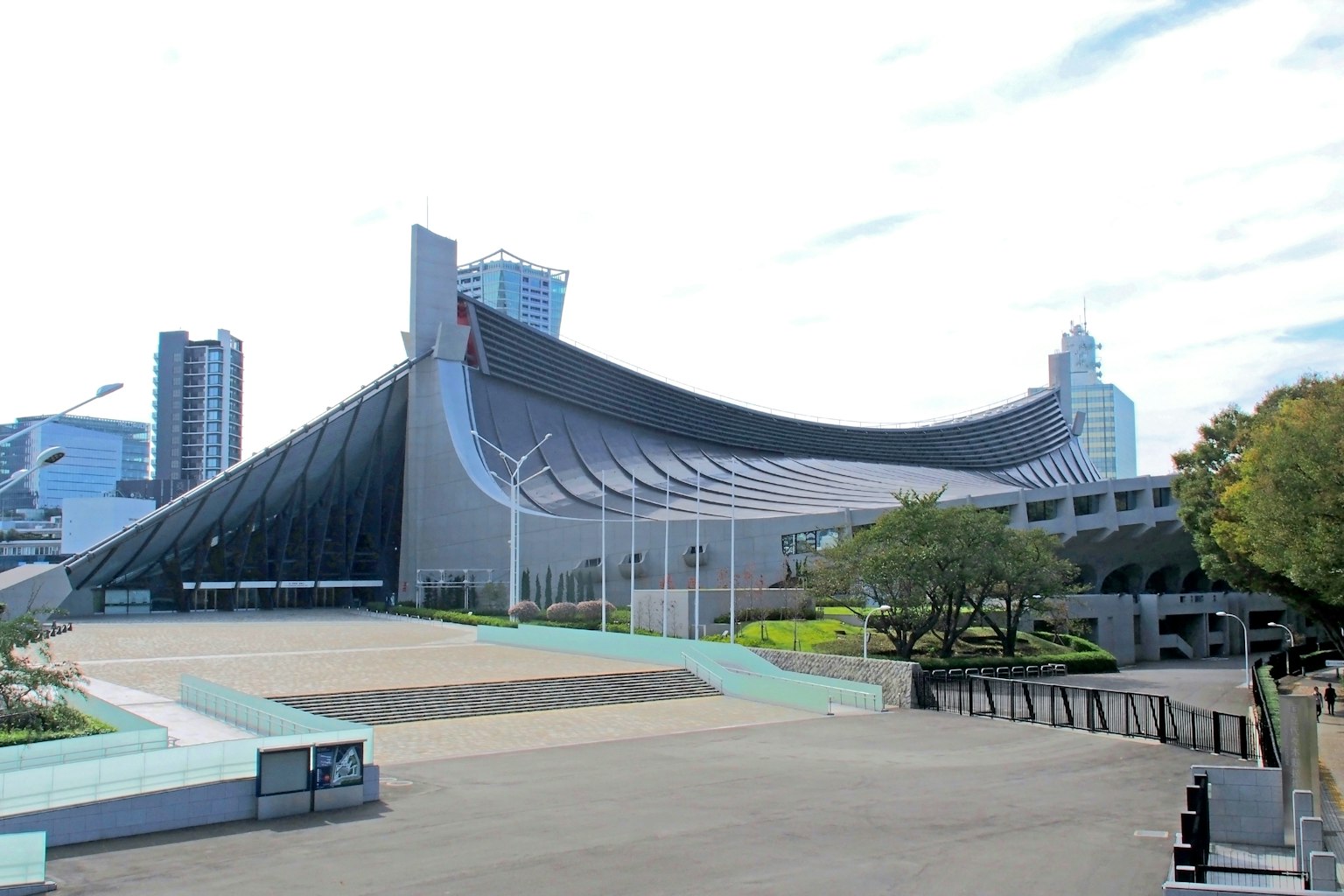 为东京奥运会建造的代代木国家体育馆外观