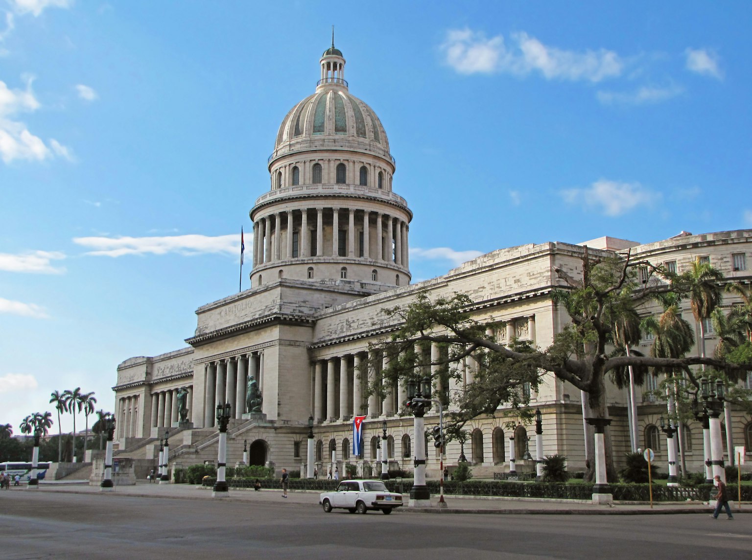 Arsitektur megah Capitol Nasional di Havana dengan kubah