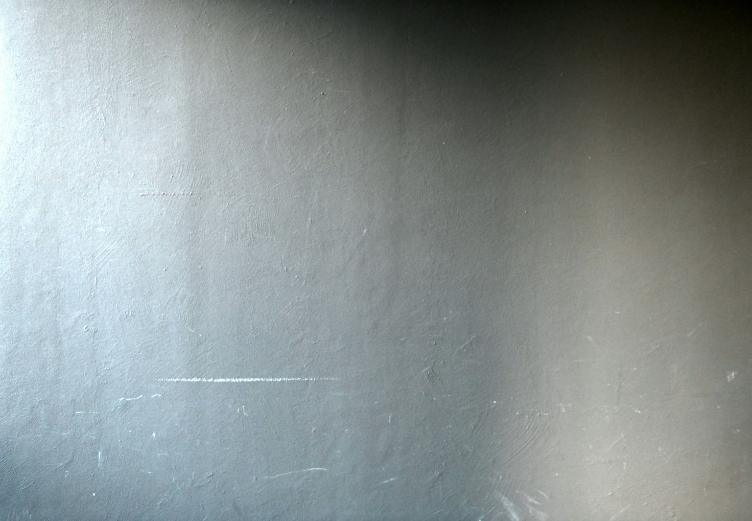Sfondo in texture metallica liscia con riflessione della luce visibile