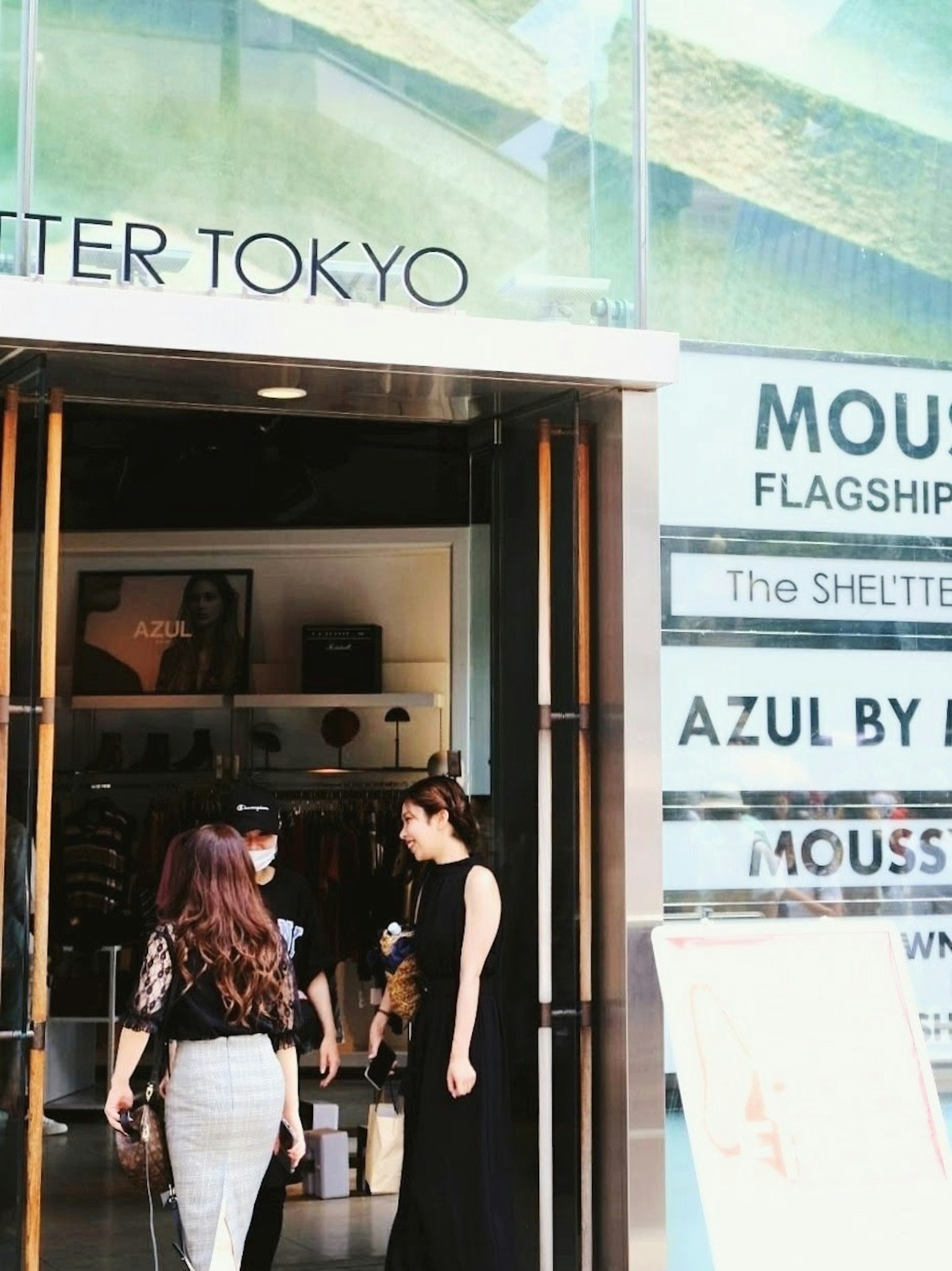 时尚人士在Shelter Tokyo的入口