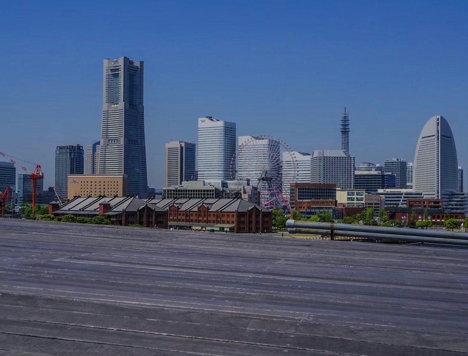 Horizonte moderno de Yokohama con vista al mar