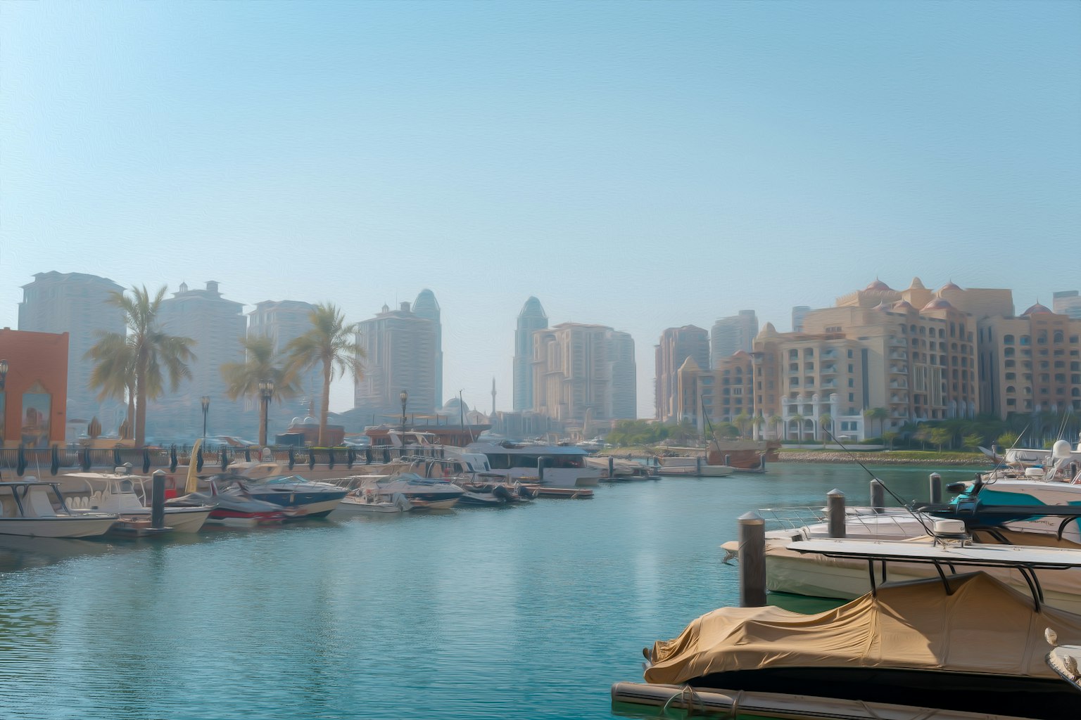 Vue d'une marina avec des bateaux et des gratte-ciel modernes à Dubaï
