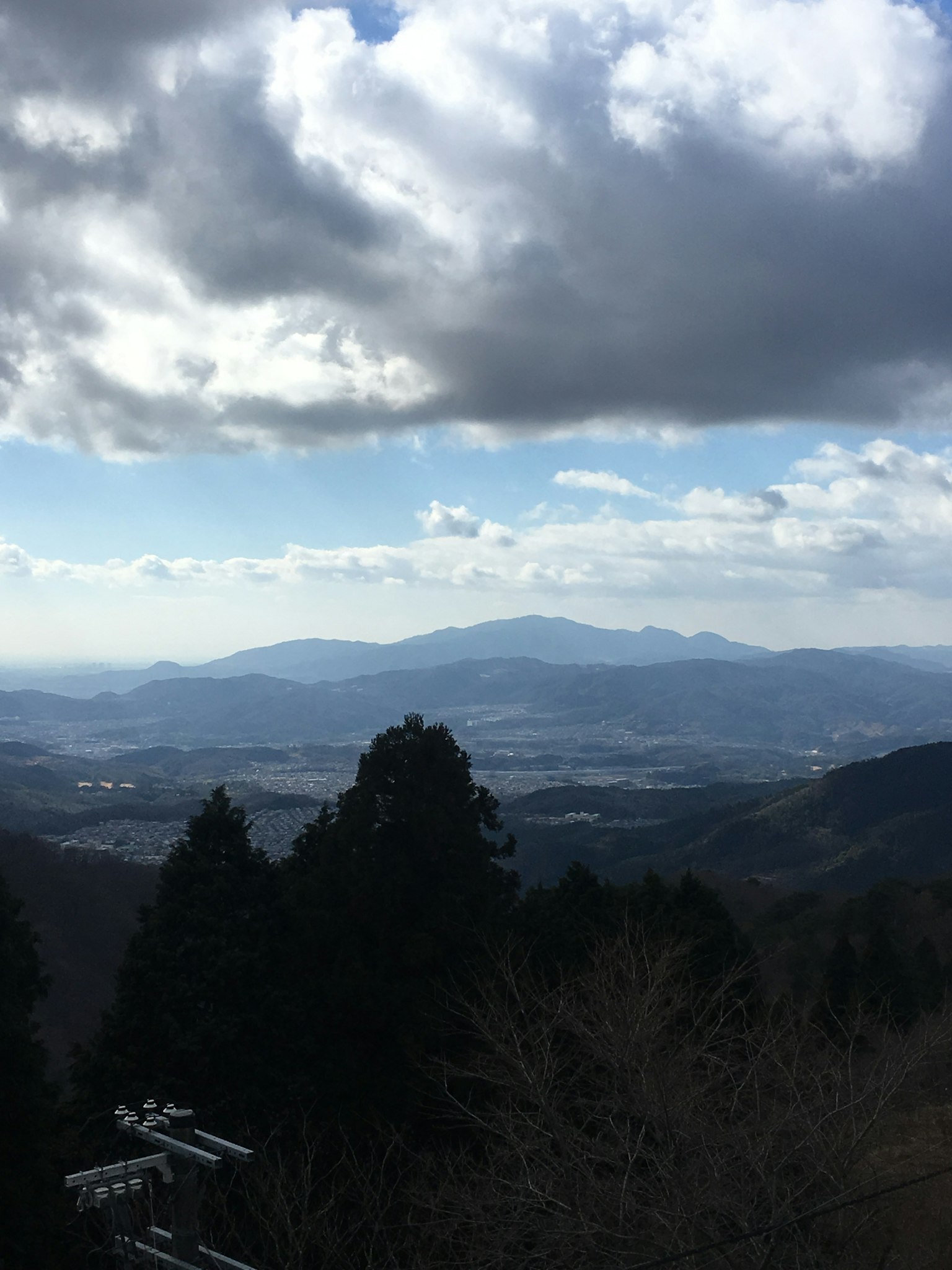 아름다운 산과 구름이 있는 풍경