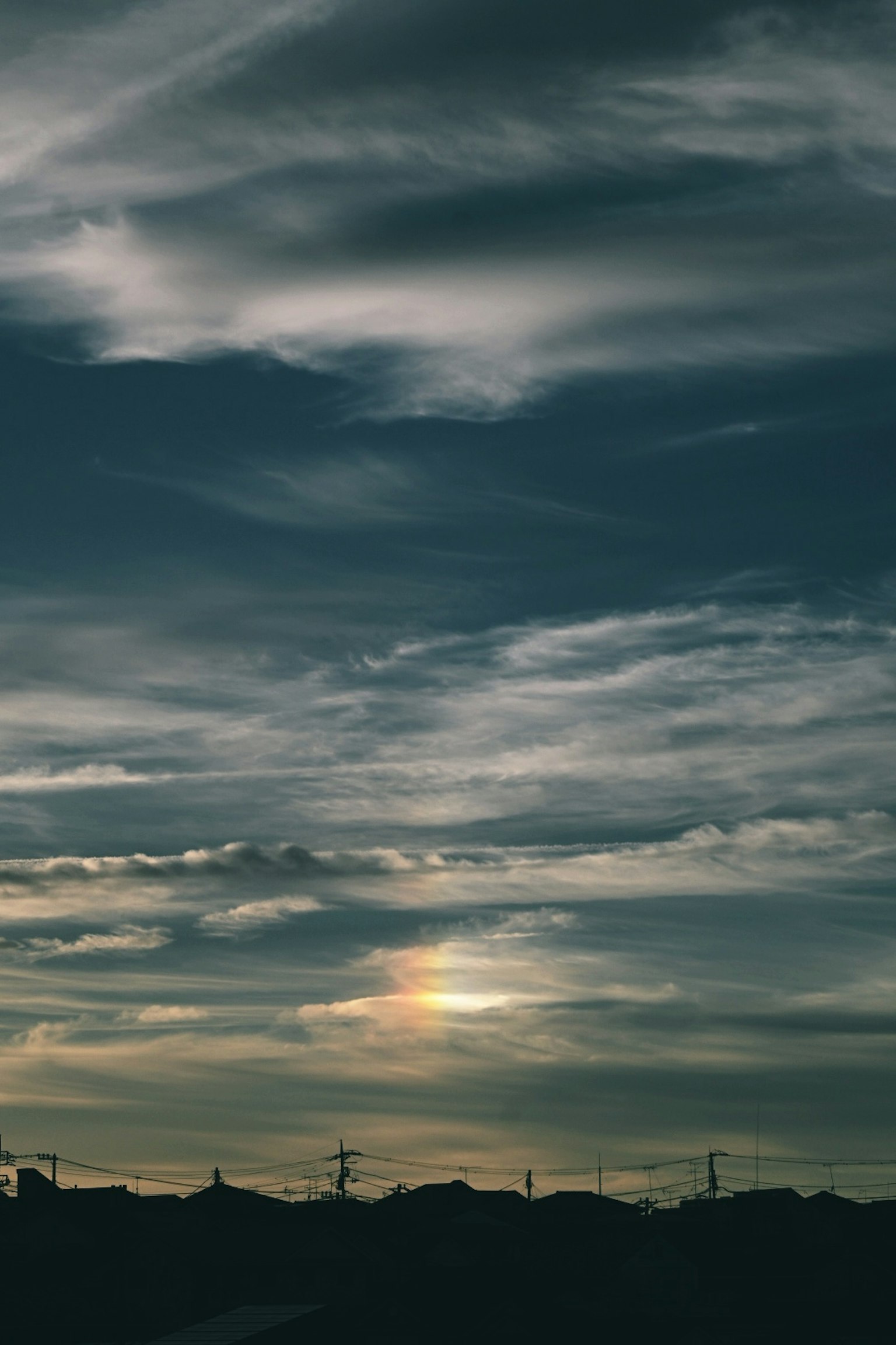 Cảnh đẹp của mây trên bầu trời xanh với hoàng hôn