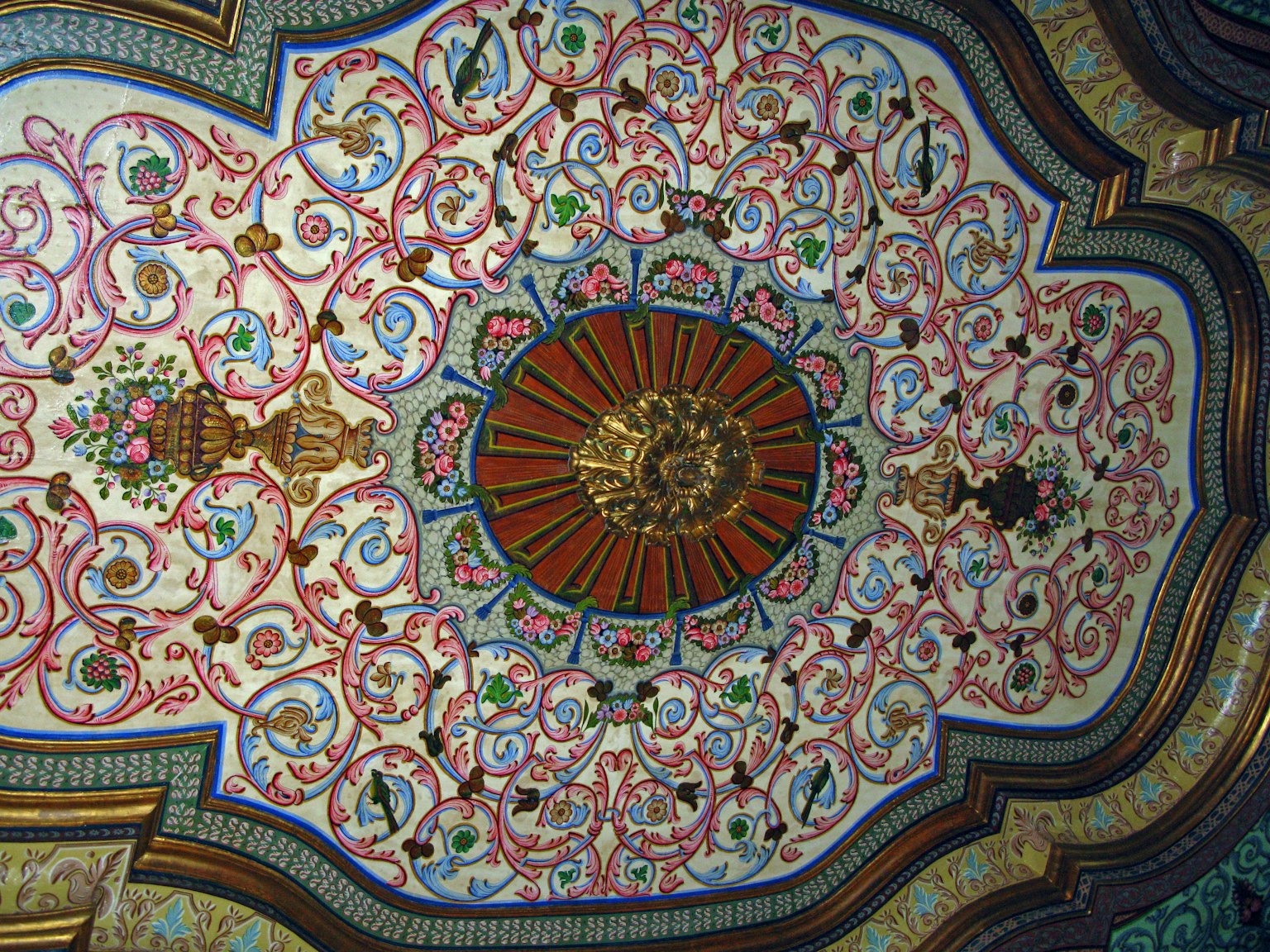 Detailed design of a beautifully decorated ceiling