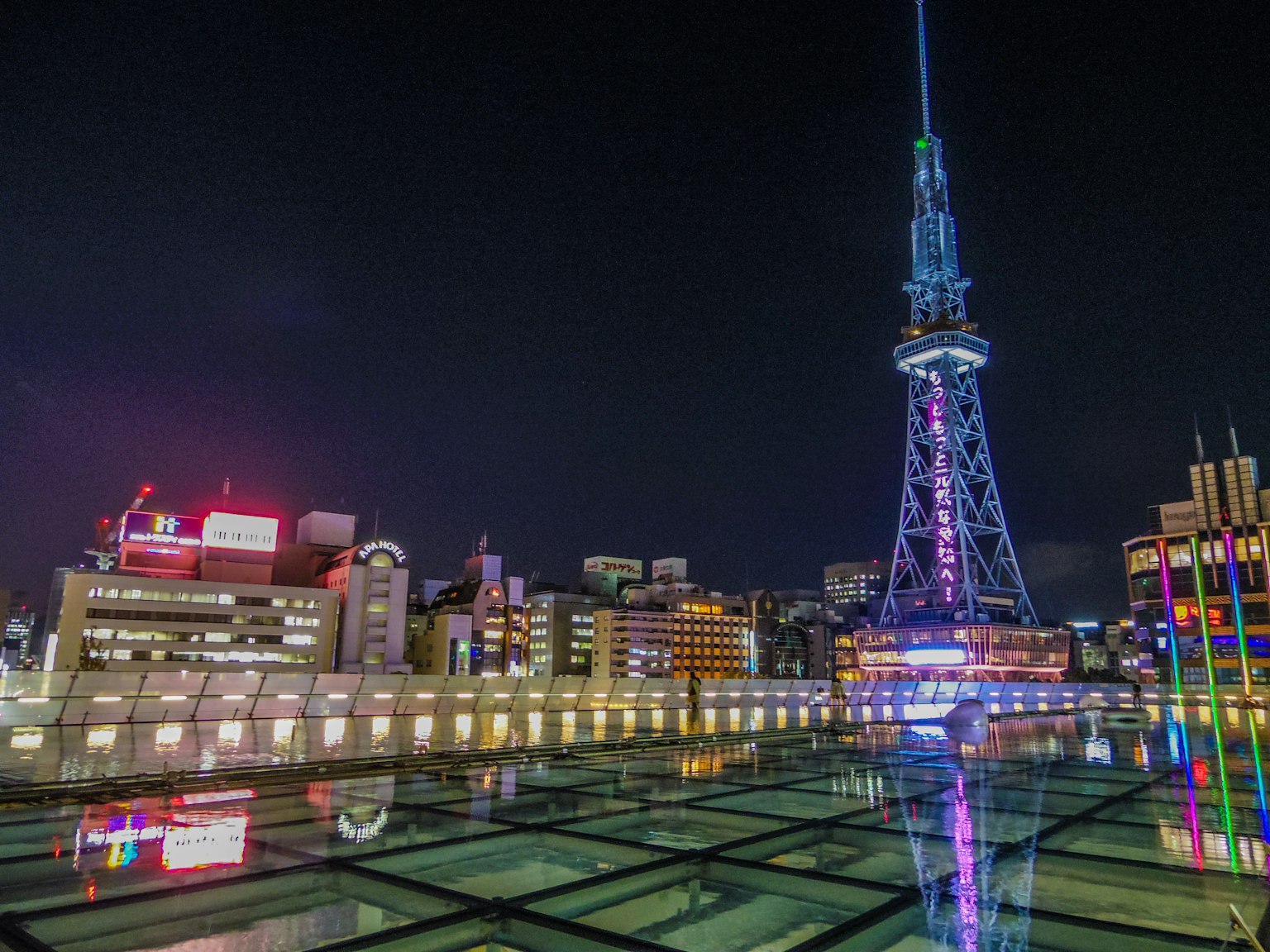 名古屋テレビ塔が夜の街を照らす美しい風景