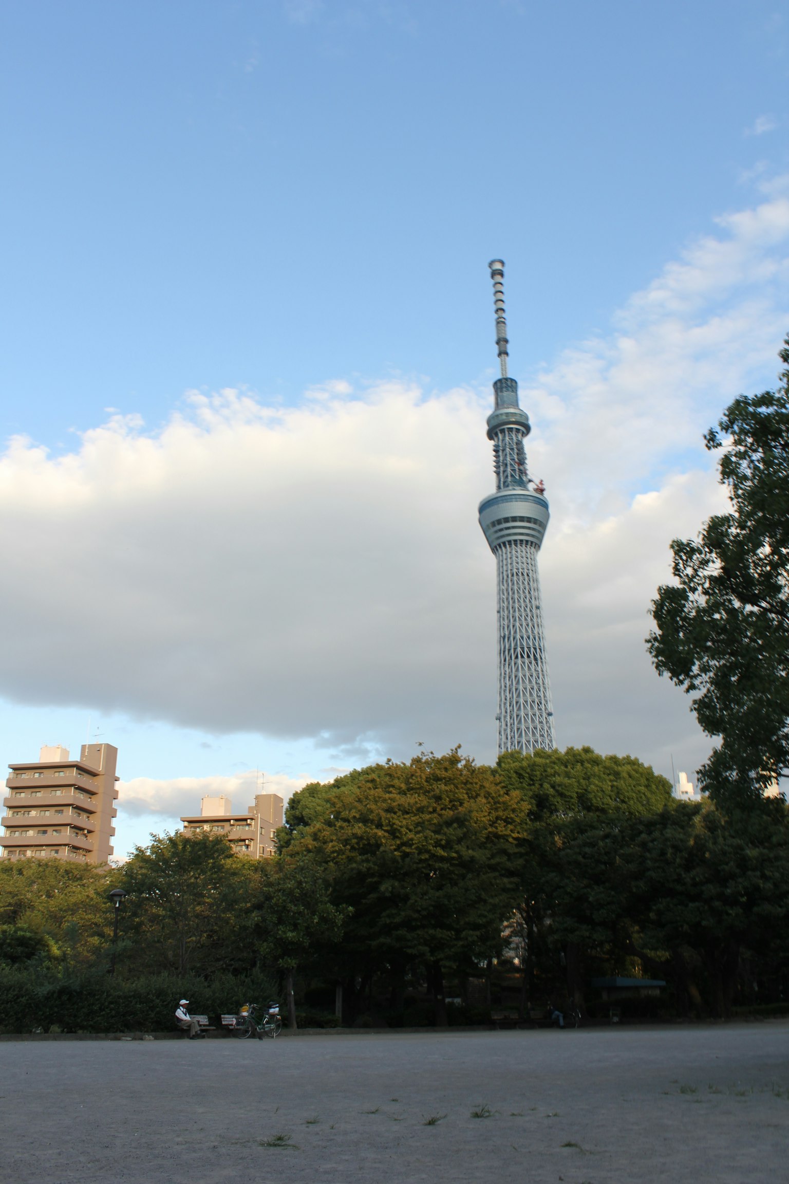 Tokyo Skytree contra un cielo azul
