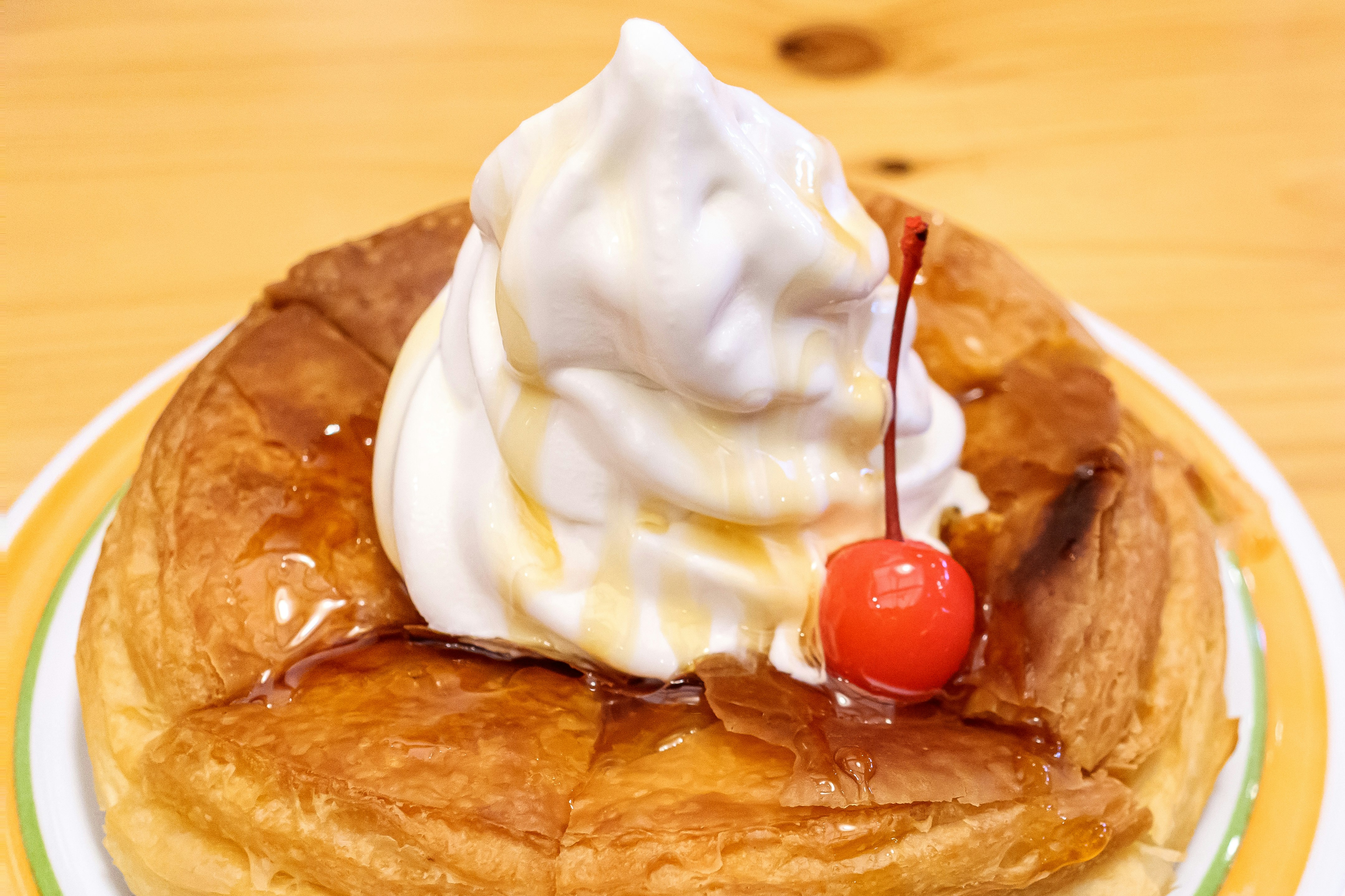 黒砂糖シロノワールとデニッシュのカフェスイーツ