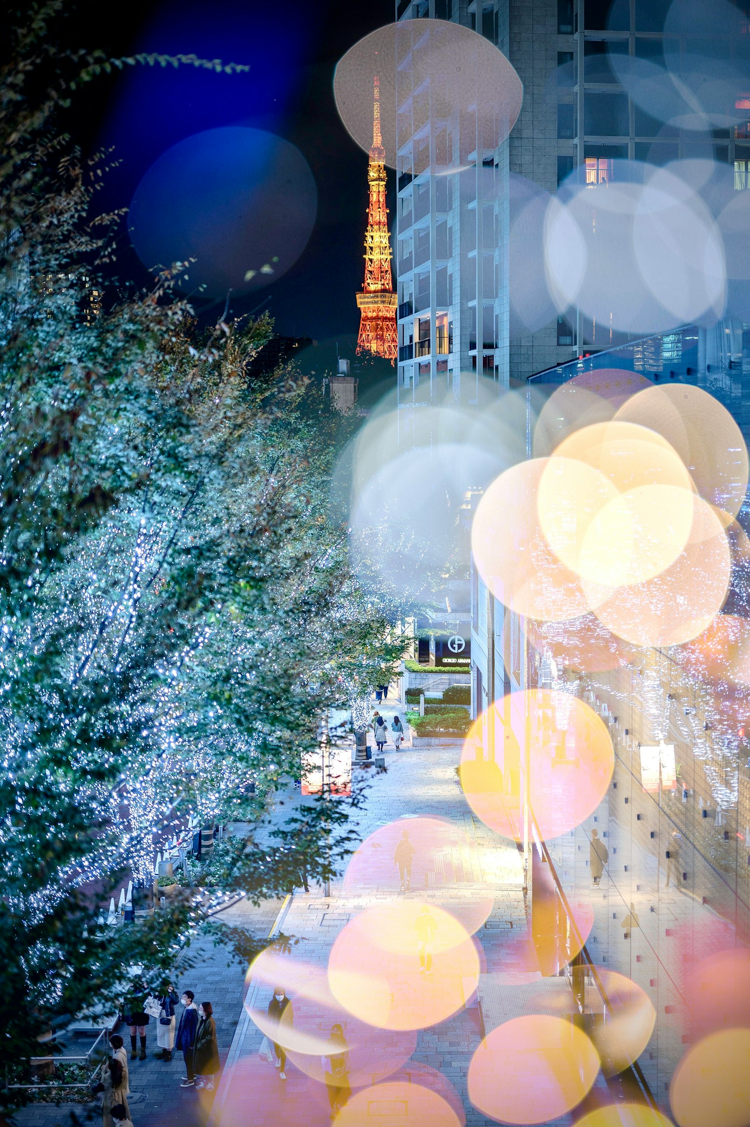 東京塔夜景與虛化燈光