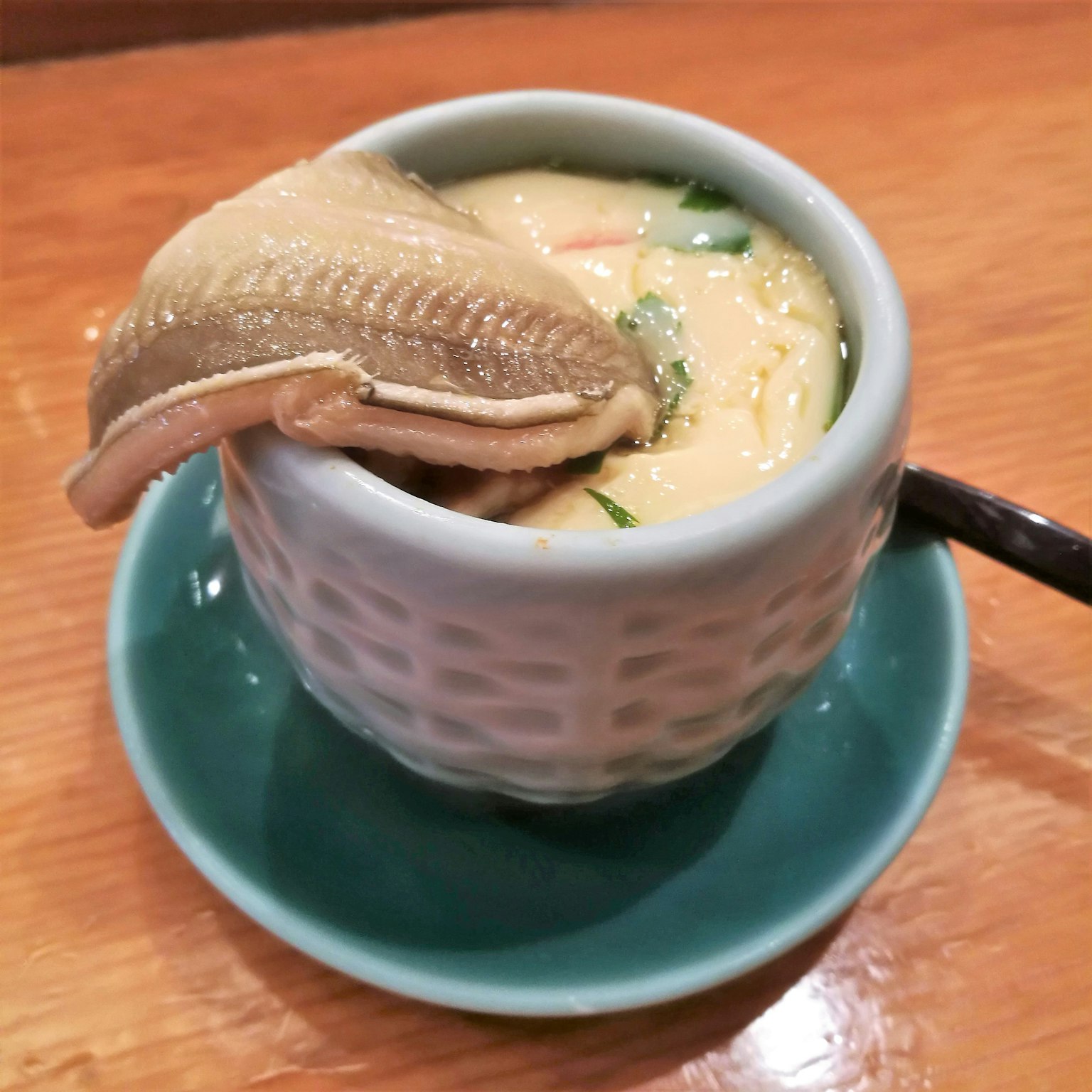 Chawanmushi mit Meeresfrüchten und Gemüse