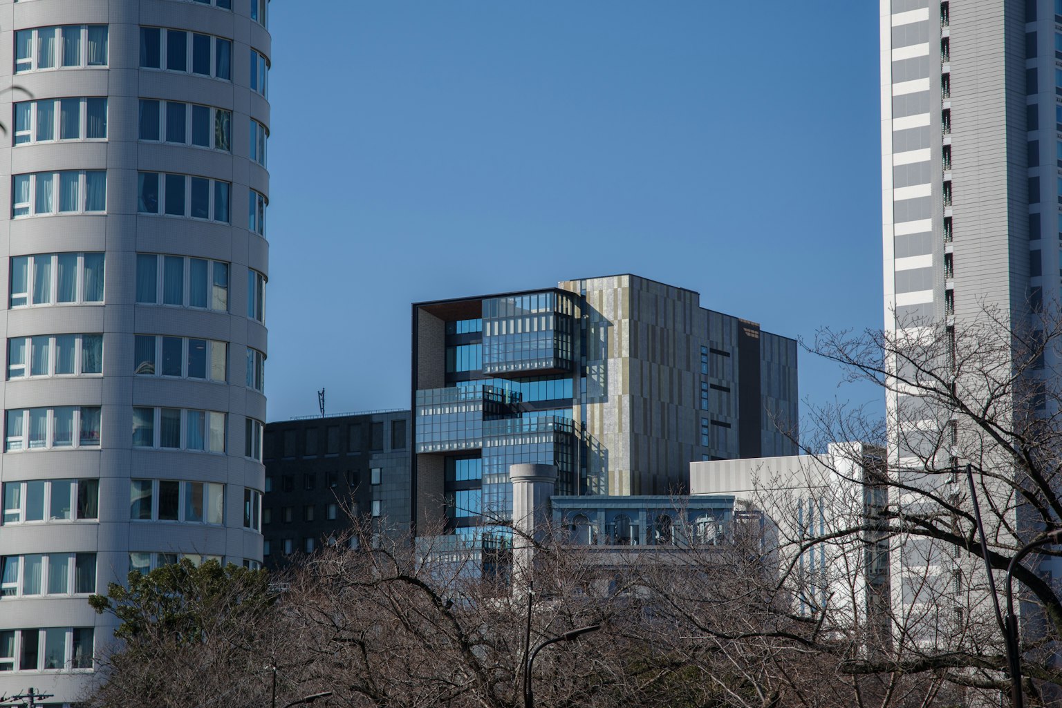 Moderne Architekturgebäude in einer städtischen Landschaft