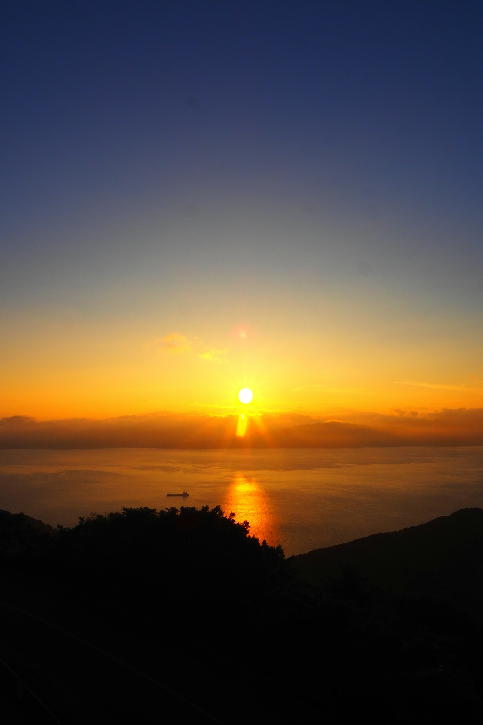 Bellissimo tramonto sul mare