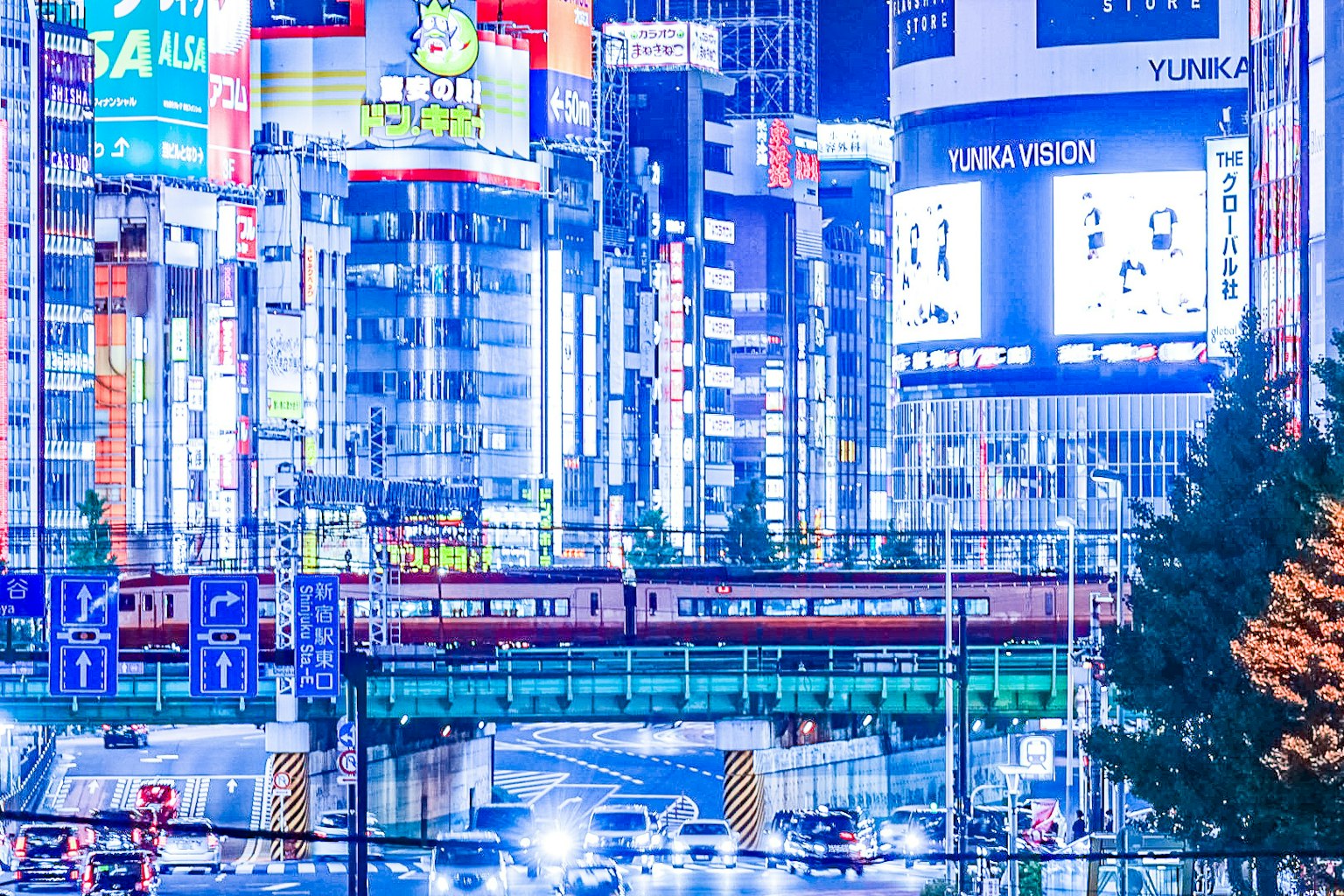 東京夜景，充滿活力的霓虹燈和火車