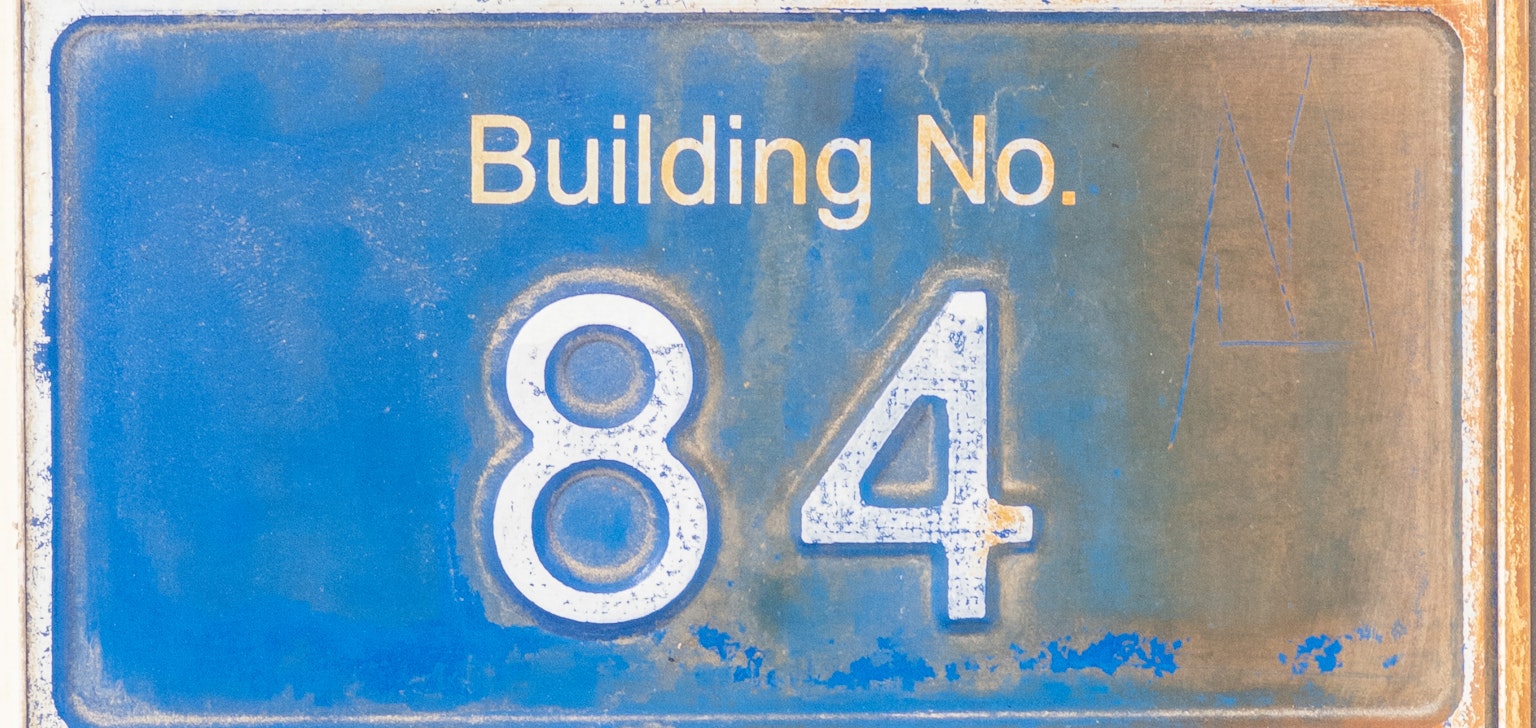 藍色標誌顯示建築編號84