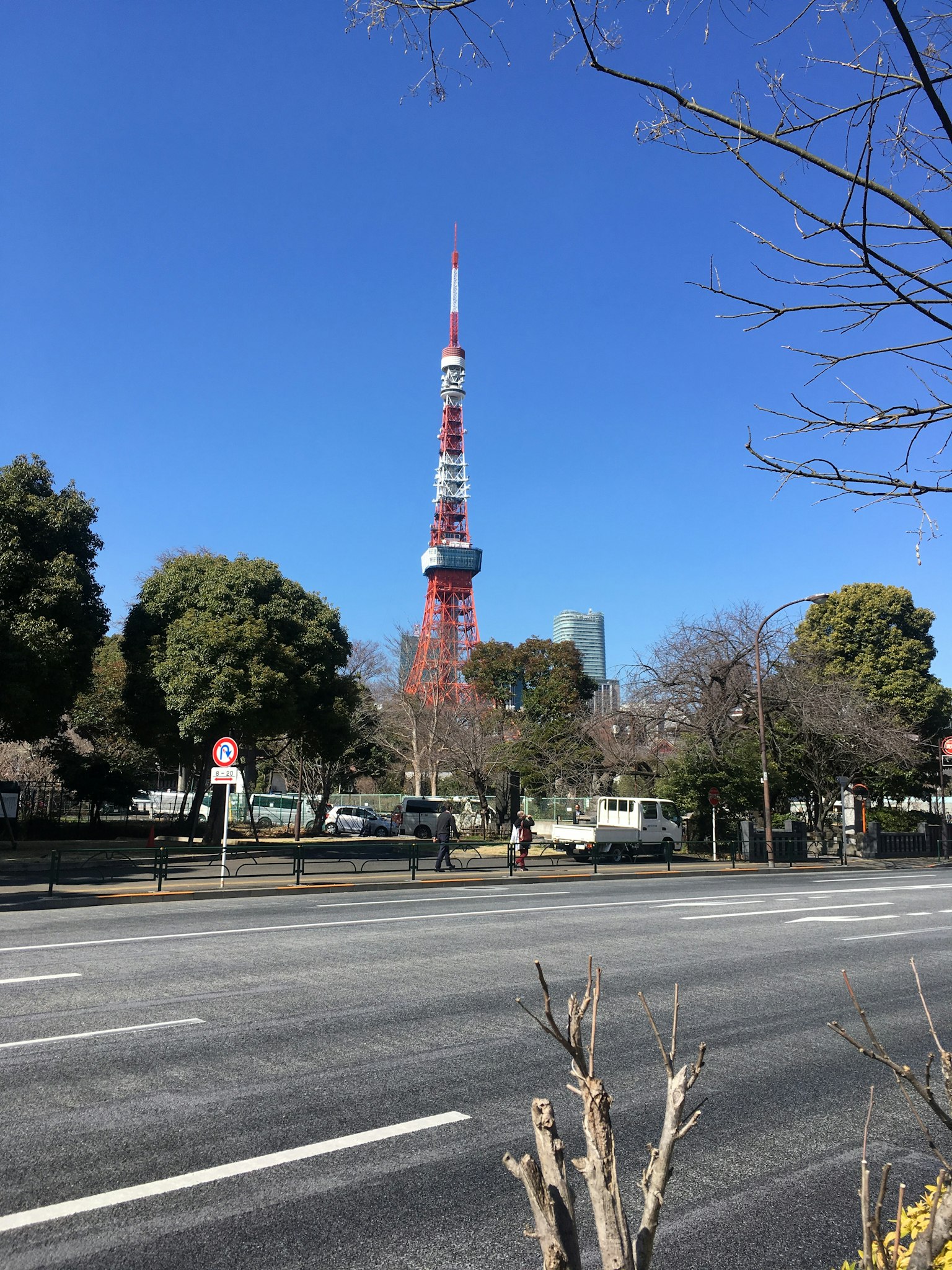 Vista de la ciudad con la Torre de Tokio en un día despejado