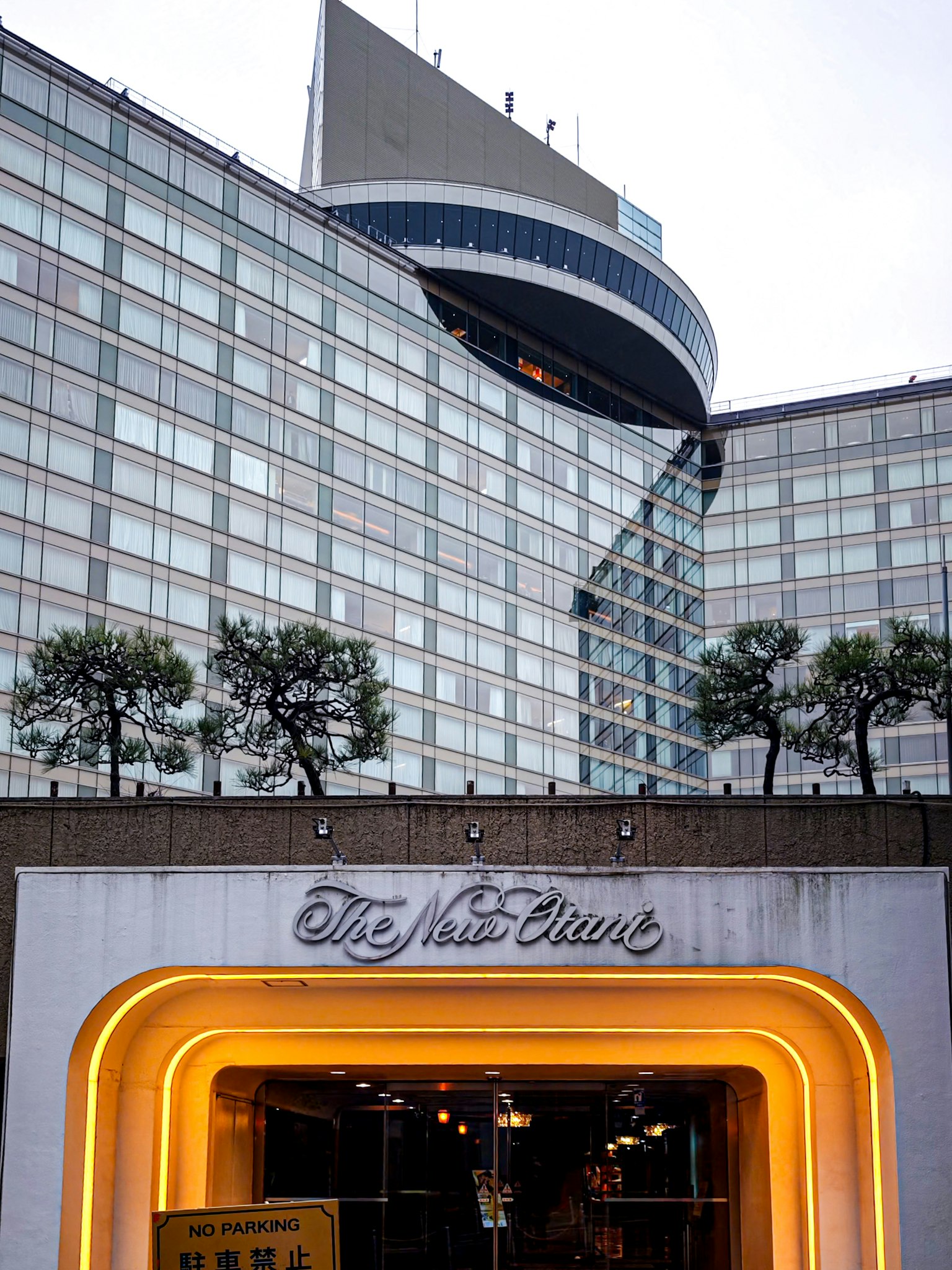 現代建築設計，展示Nike商店的入口