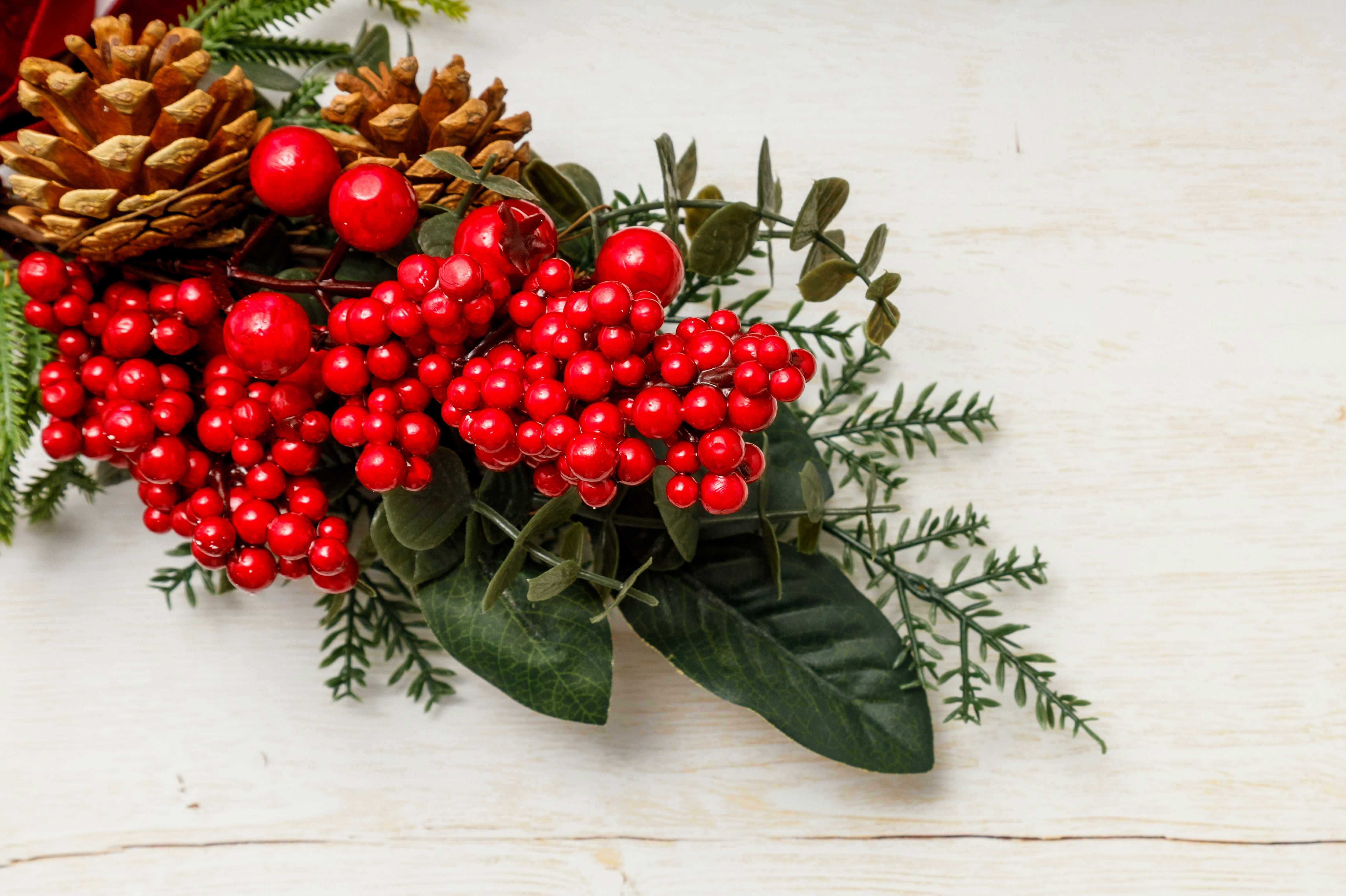 ウィンターベリーと松ぼっくりのクリスマス飾り