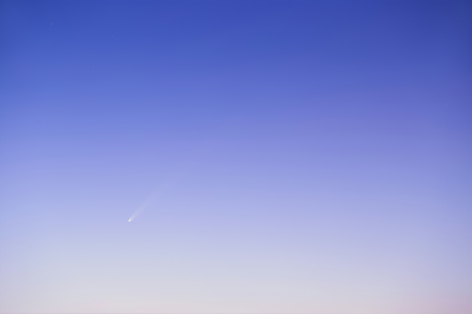 Magnifique dégradé du ciel passant du bleu au violet