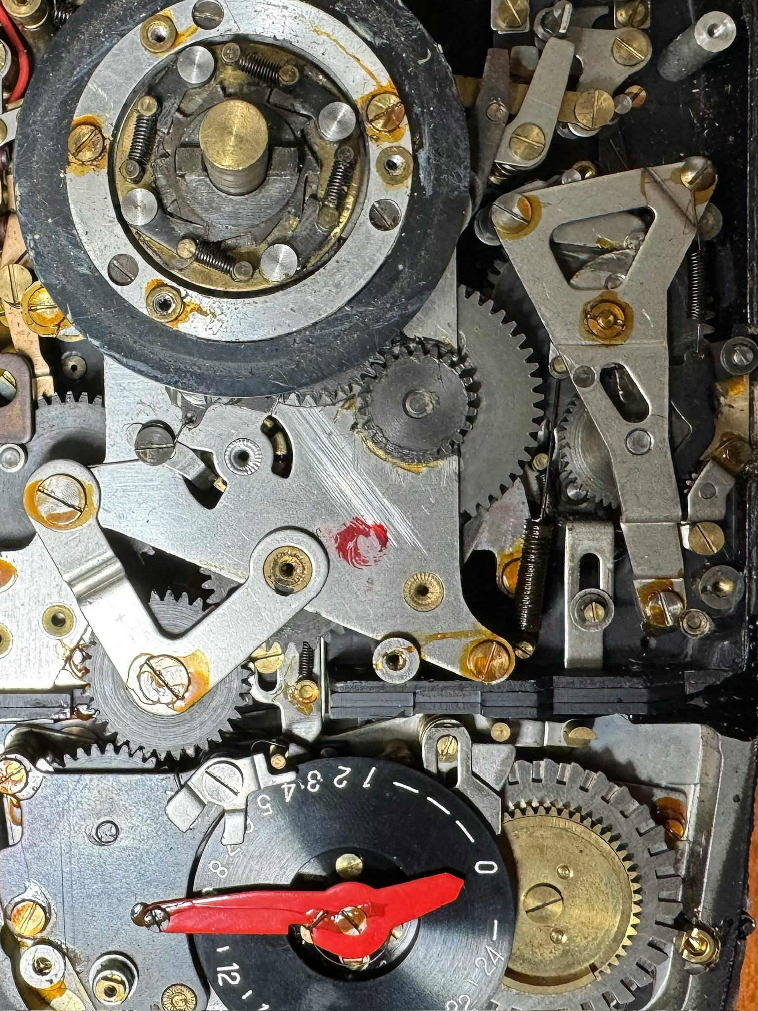 기계 조립체의 복잡한 기어 및 금속 구성 요소 배열