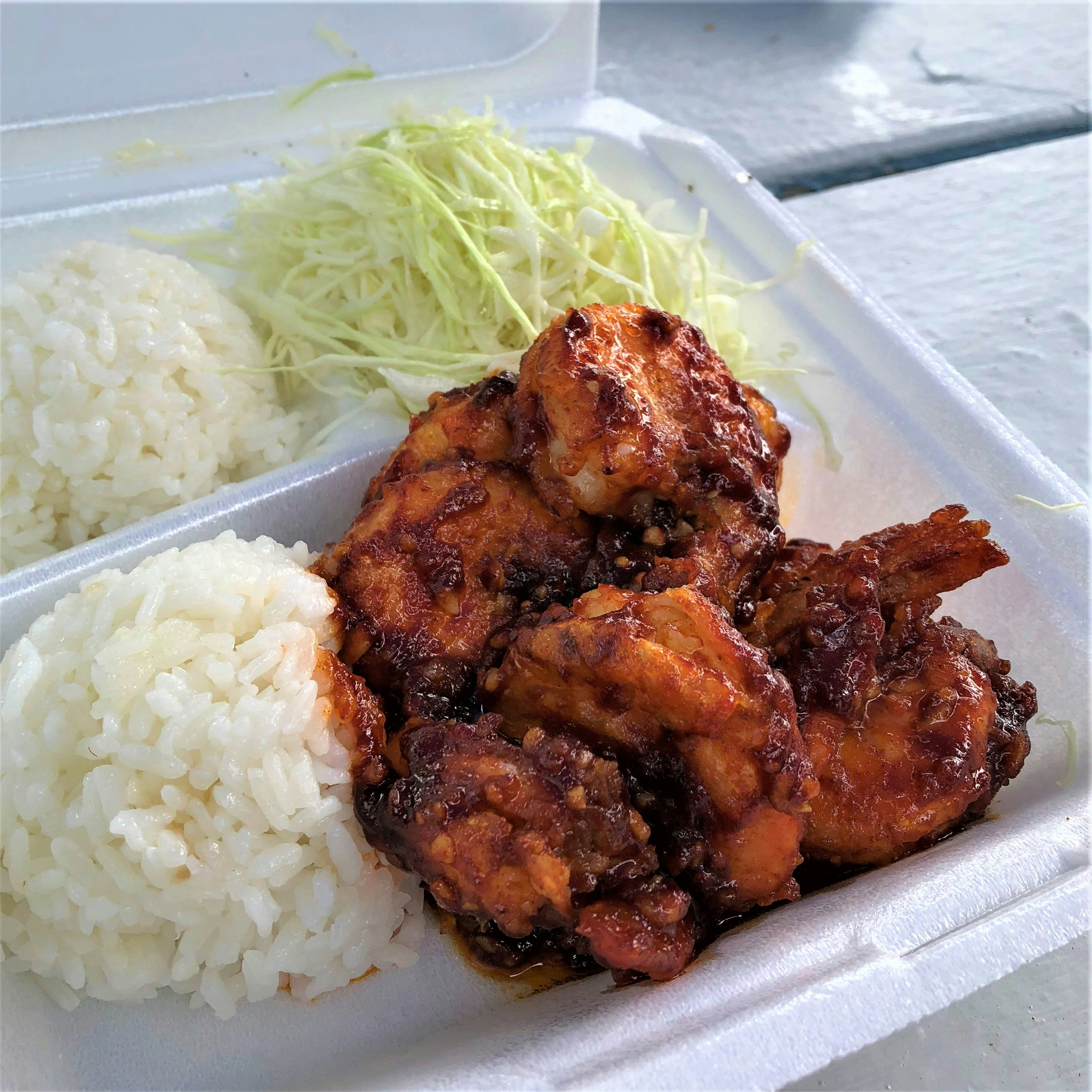 米饭和烤鸡的便当