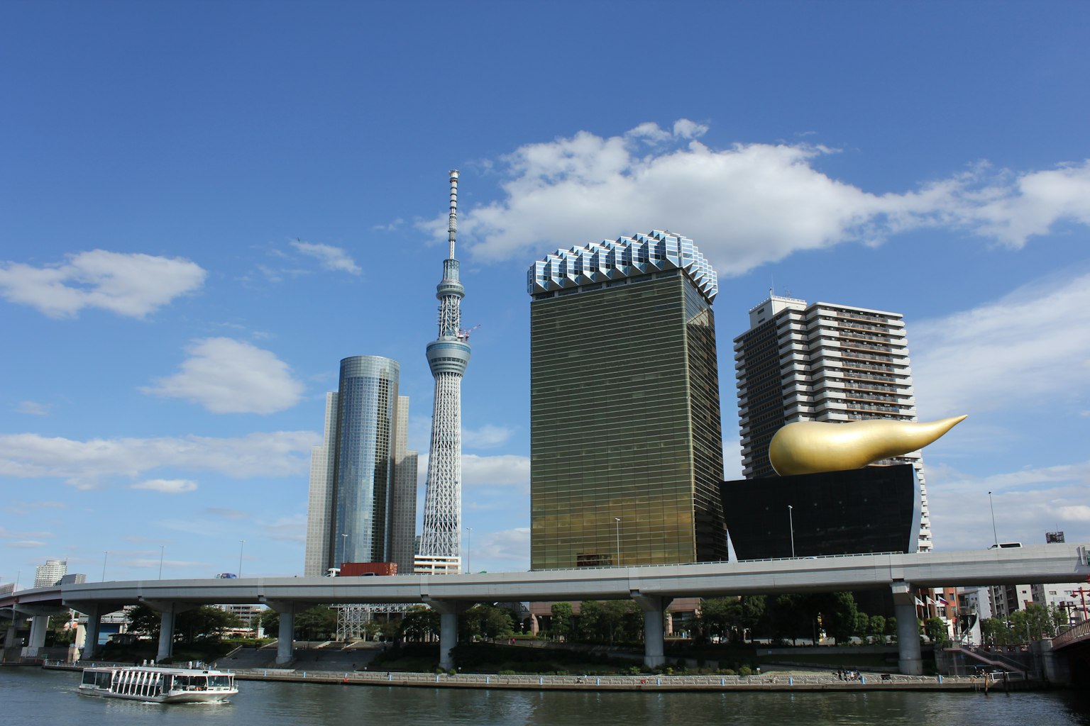 Skyline della Tokyo Skytree e della Torre Asahi