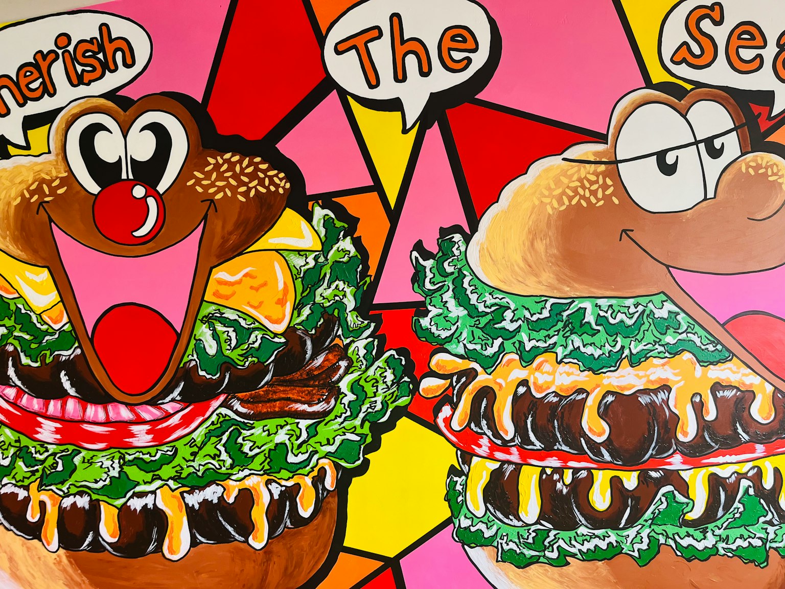 Fond coloré avec des personnages de hamburger souriants