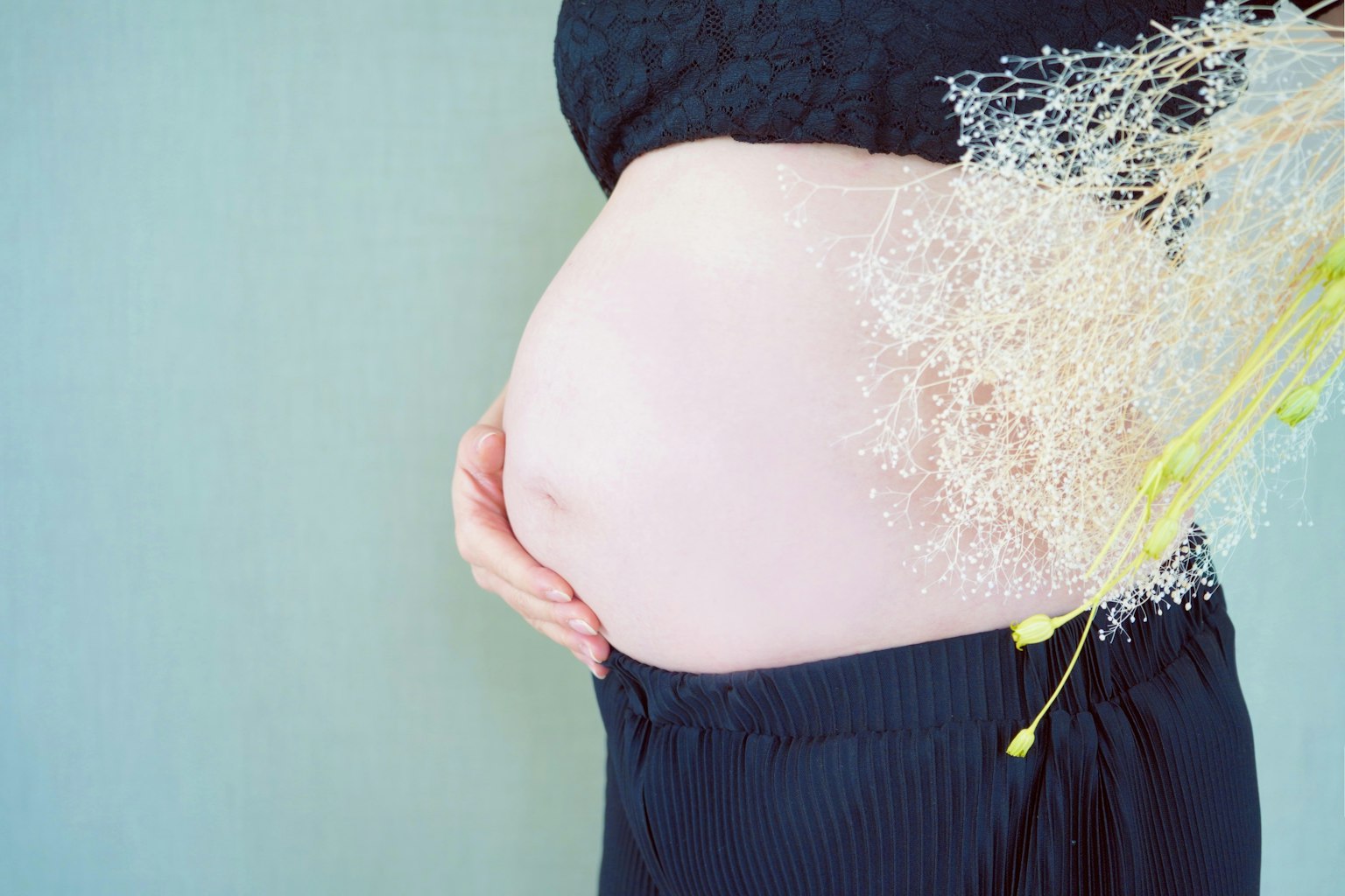 Pregnant belly adorned with flowers