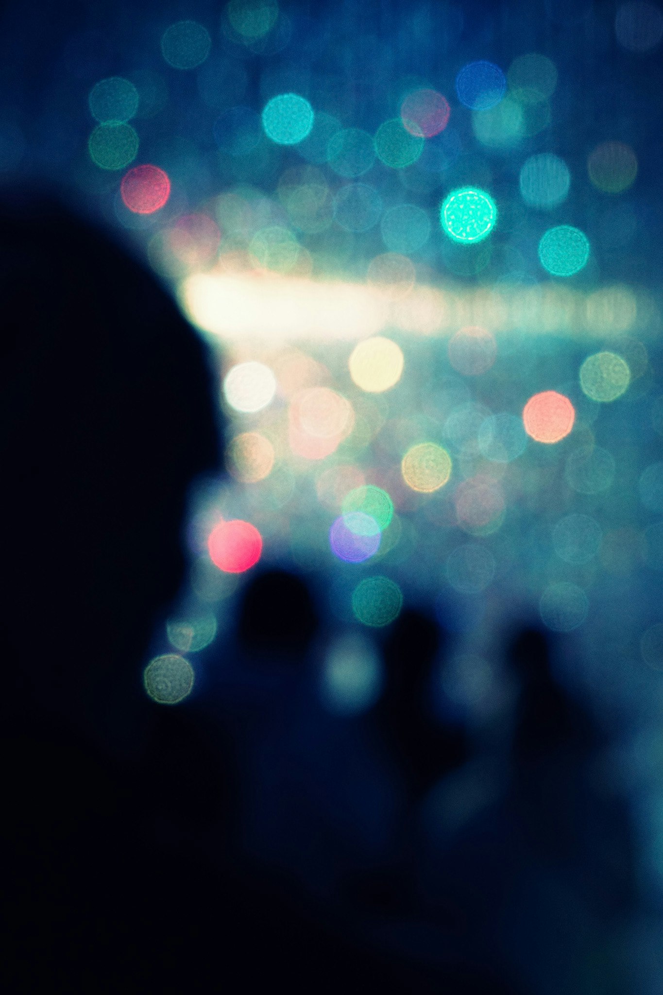 unscharfe Stadtlichter-Bokeh bei Nacht