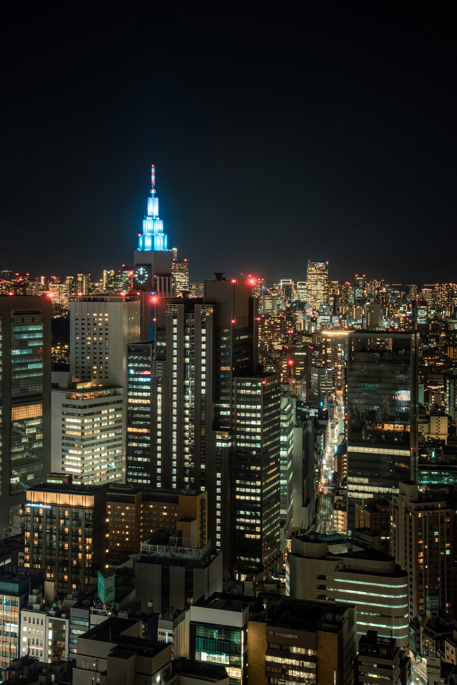 東京摩天大樓夜景，燈光閃爍的東京塔