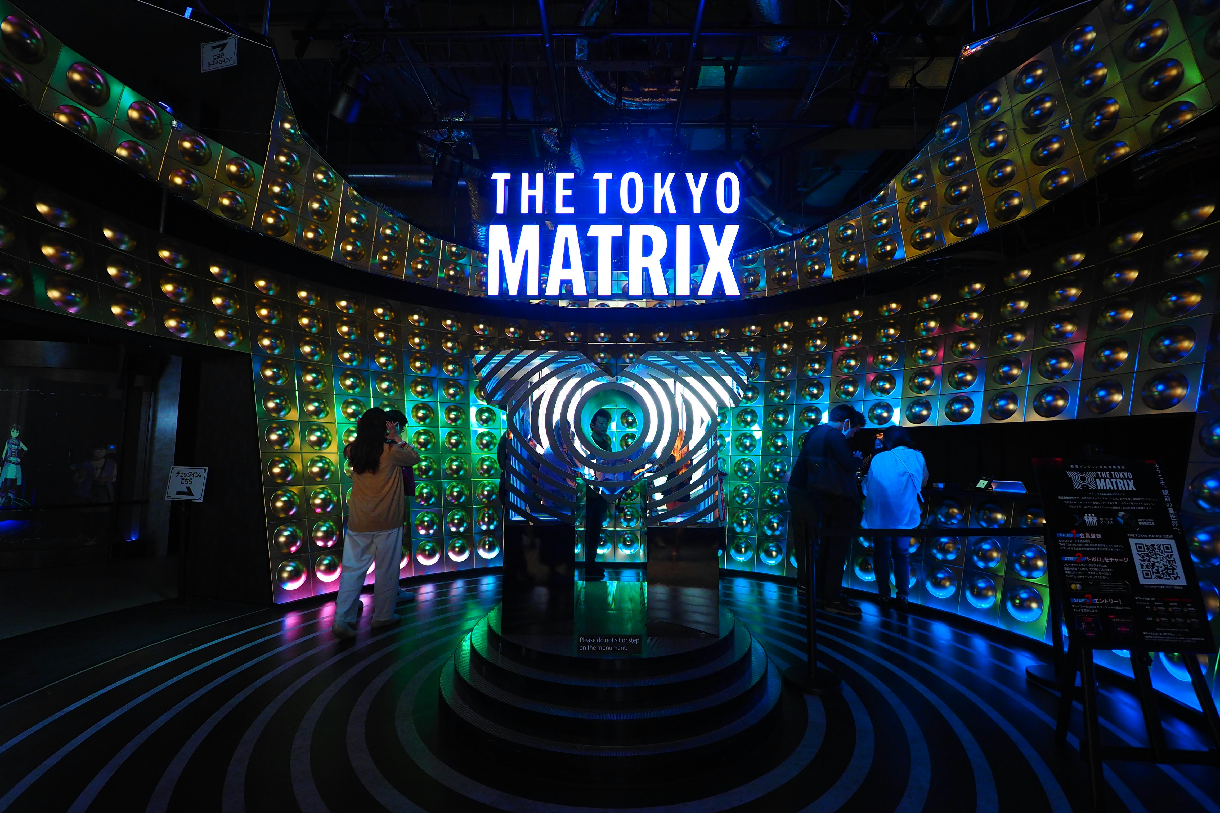 「THE TOKYO MATRIX」ロゴが映えるイルミネーションの展示空間