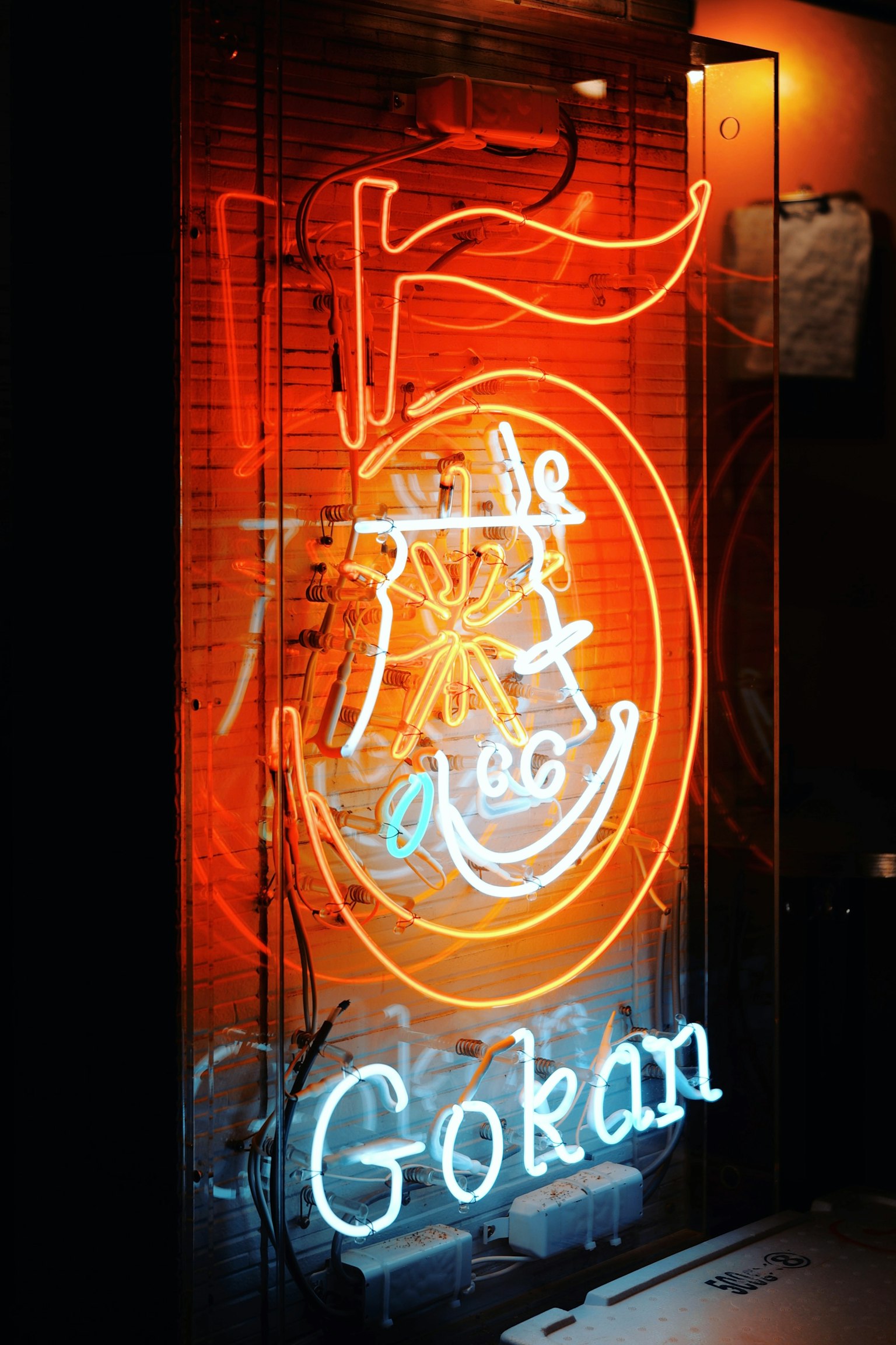 Neon sign featuring the number 5 and the word Gokan