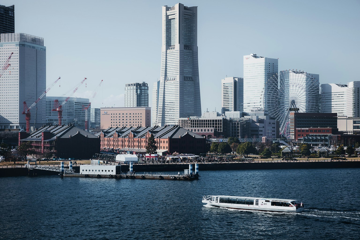 横滨天际线，现代建筑与港口景观