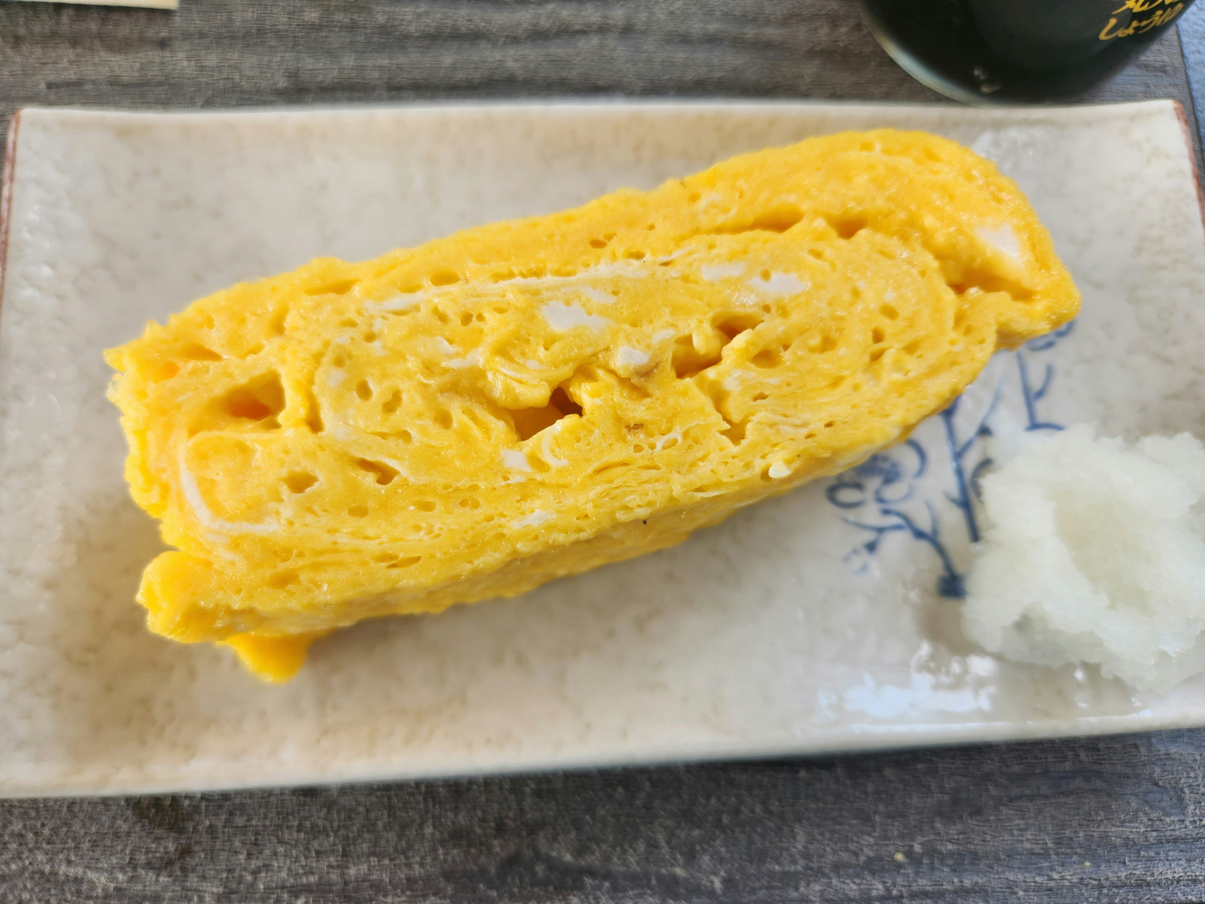 だし巻き玉子の厚焼きと大根おろし