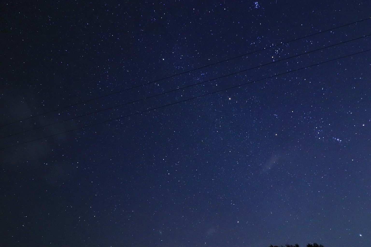 Ciel nocturne étoilé avec des étoiles scintillantes